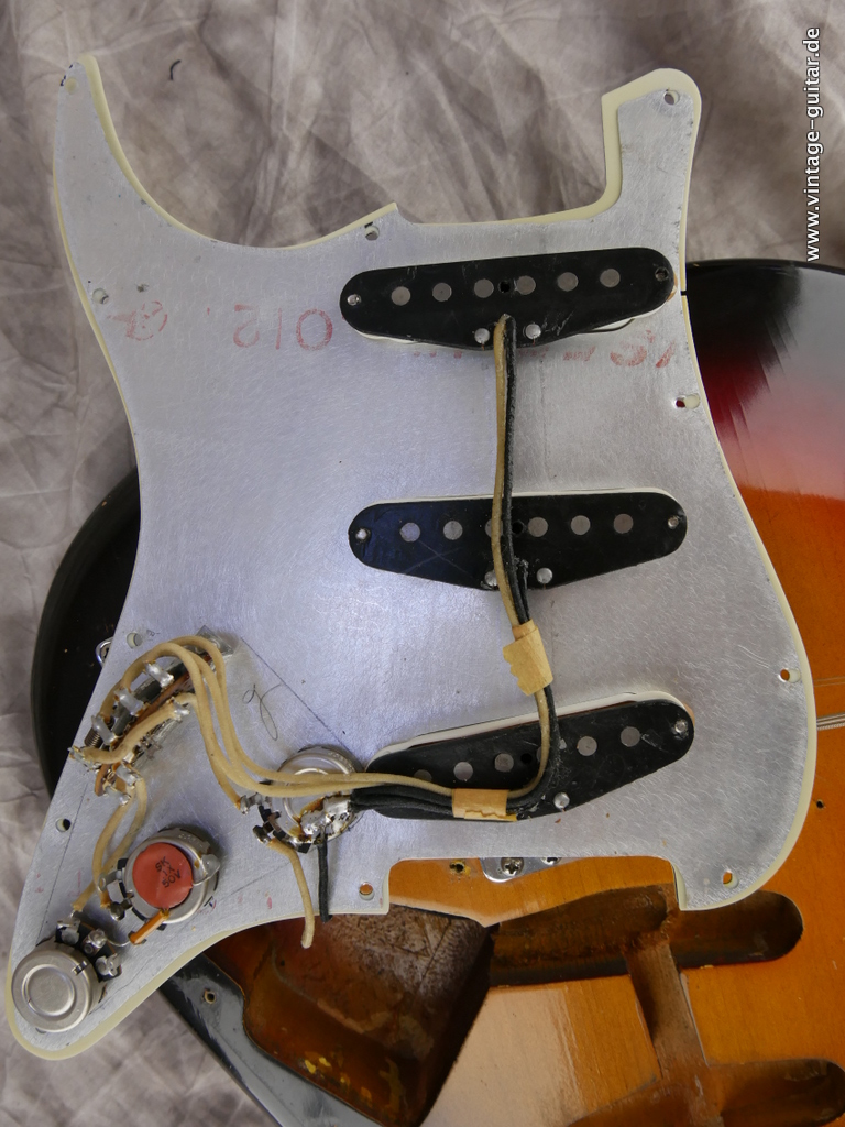 Fender-Stratocaster-1962-sunburst-slabboard-020.JPG