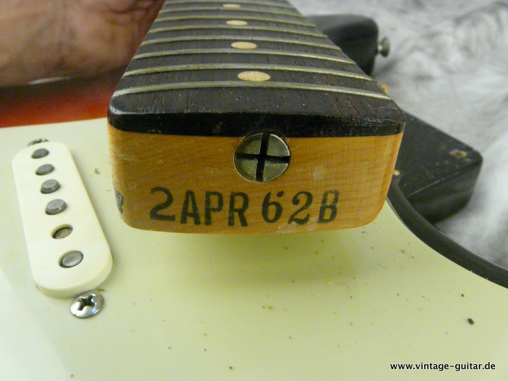 Fender-Stratocaster-1962-sunburst-slabboard-021.JPG