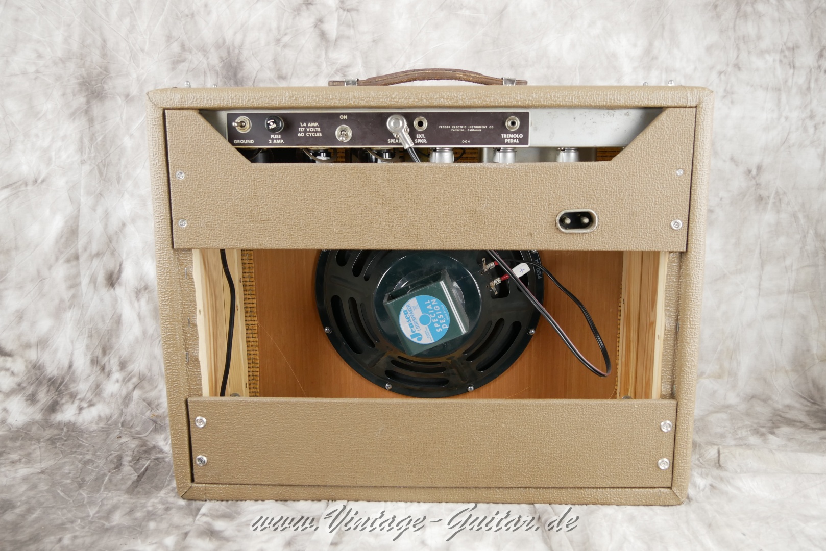 Fender-Vibrolux-Amp-1962-brown-tolex-005.JPG