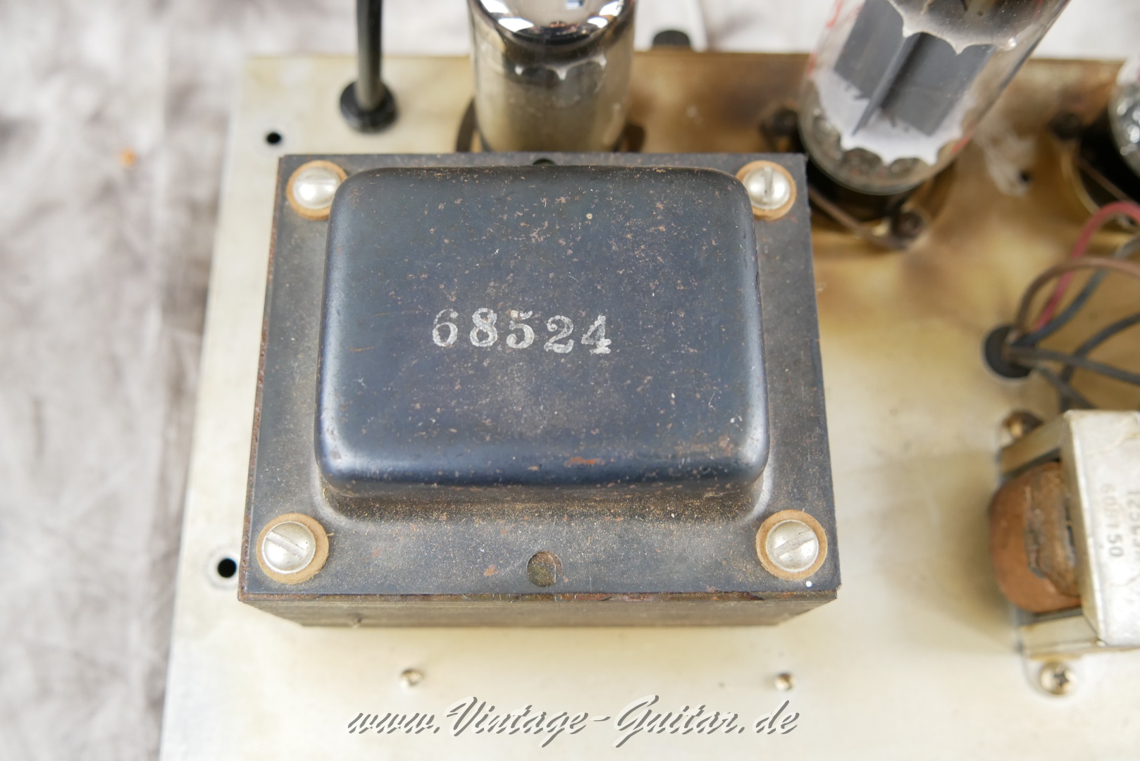 img/vintage/3169/Fender-Vibrolux-Amp-1962-brown-tolex-016.JPG