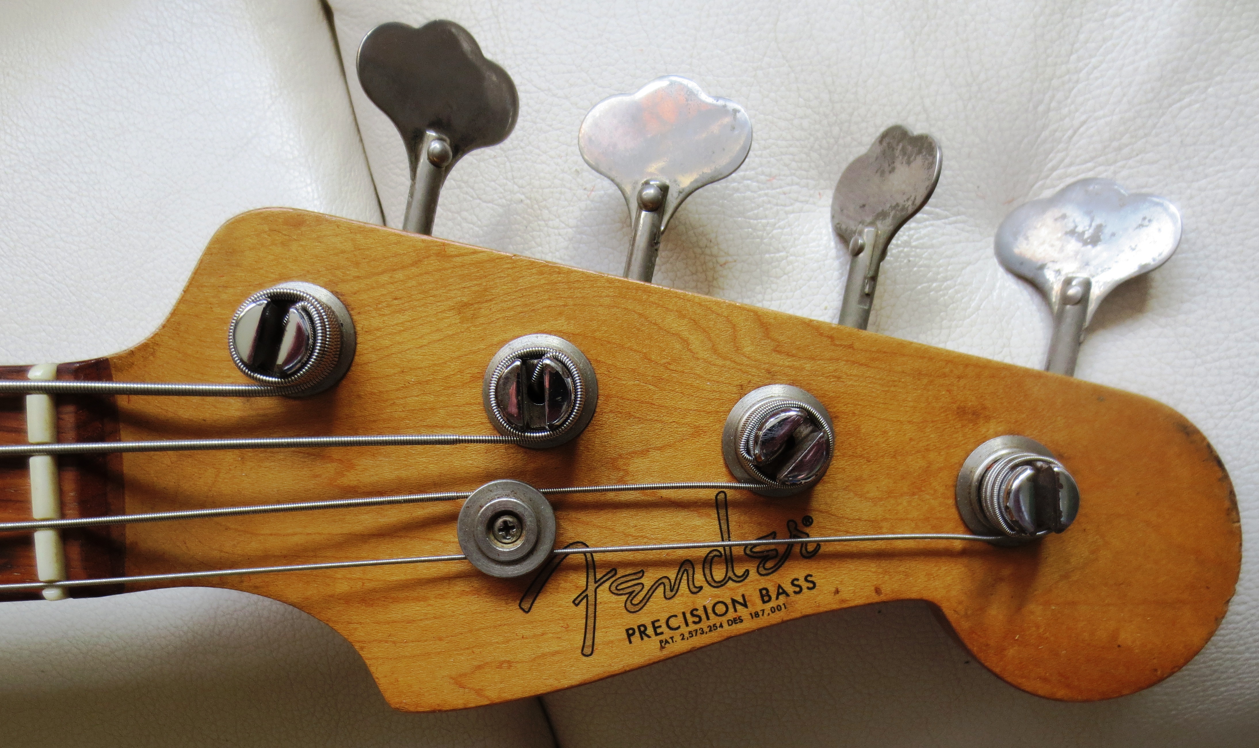 Fender-Precision-Bass-1961-refinished-003.JPG