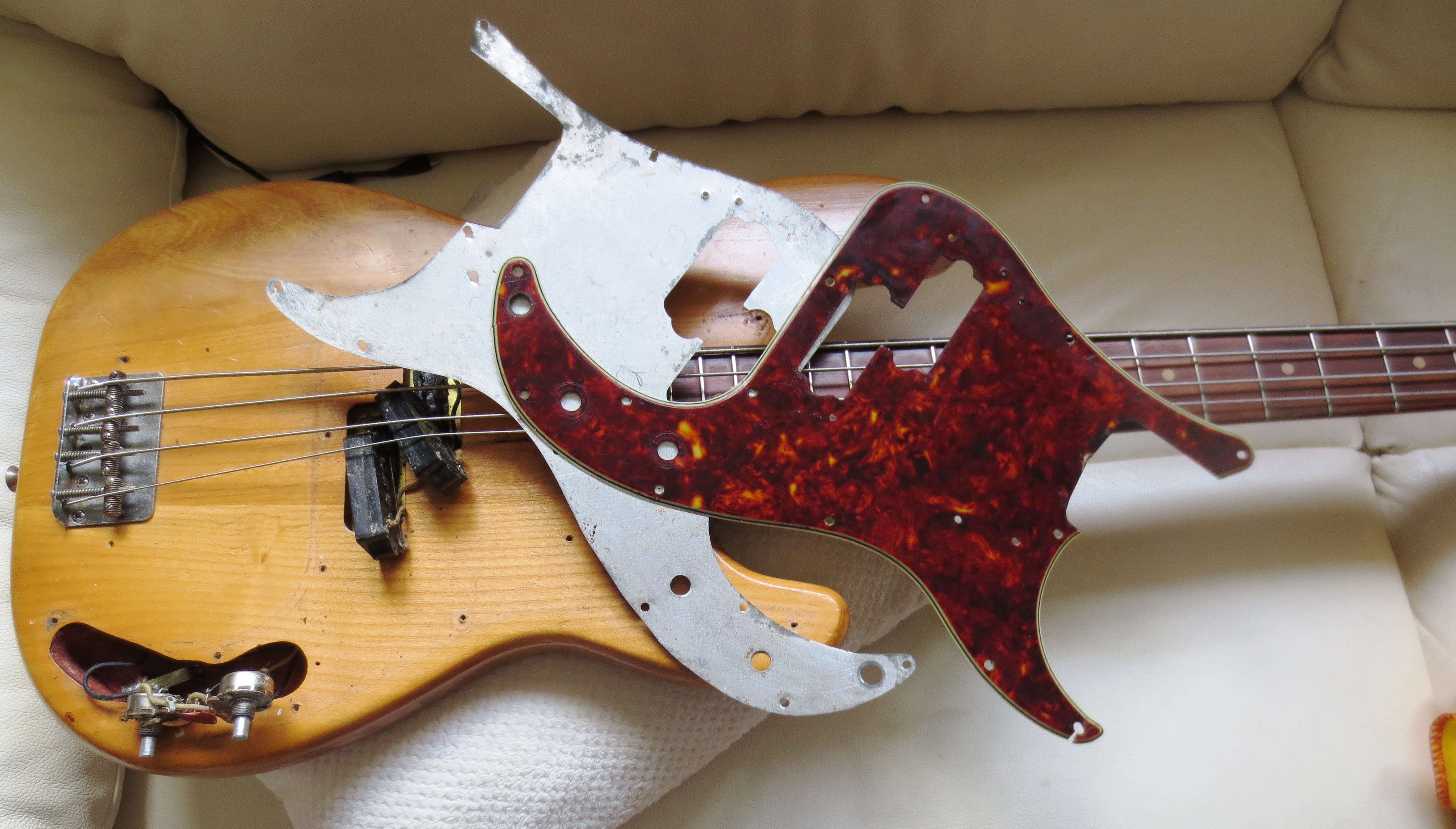Fender-Precision-Bass-1961-refinished-007.JPG