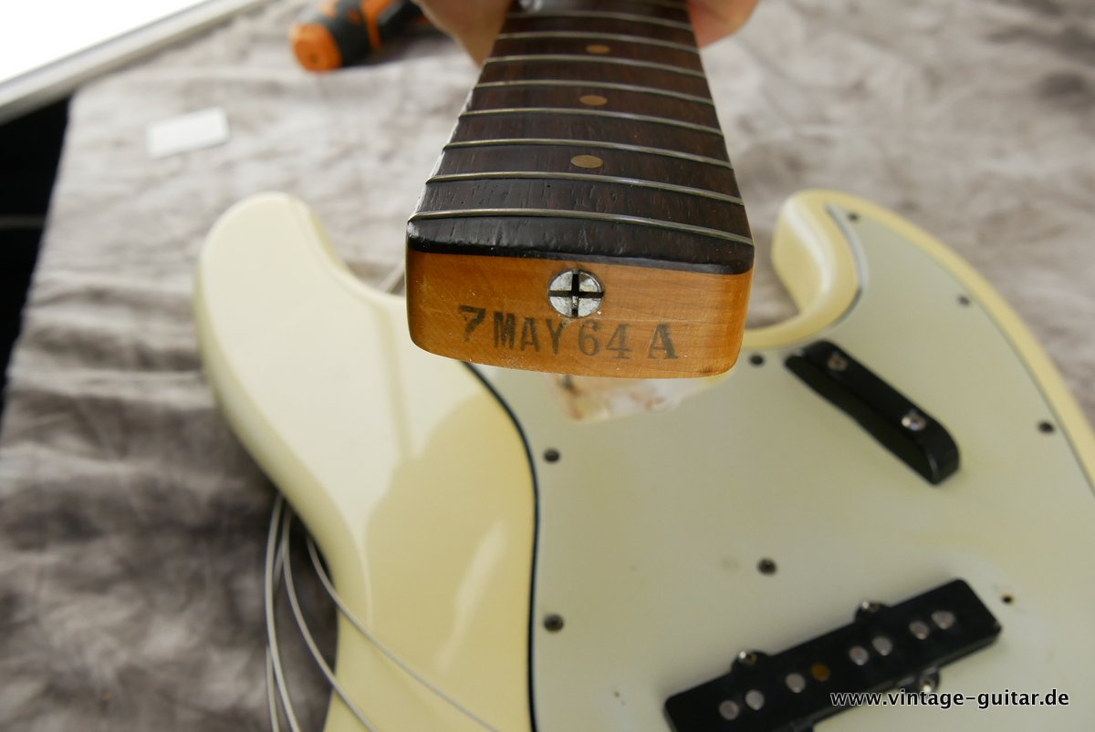 Fender-Jazz-Bass-1964-Olympic-White-matching-headstock-022.JPG