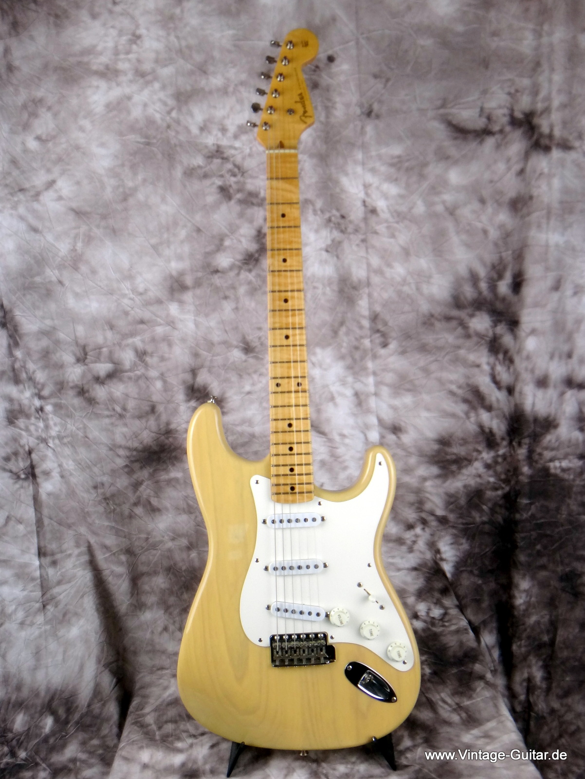 Fender-Stratocaster_1954-Reissue-Custom-Shop-Mary-Kaye-blonde-001.JPG