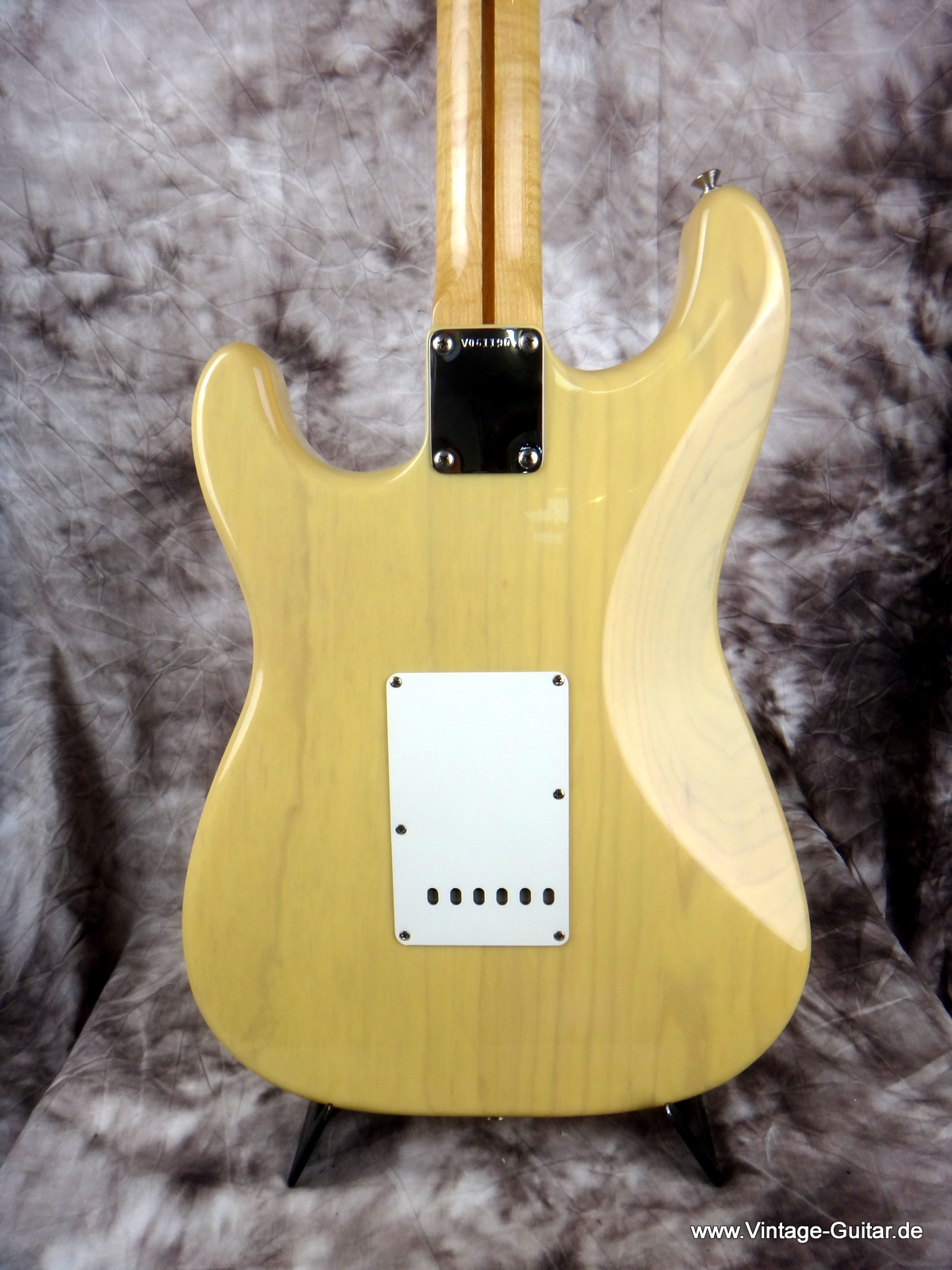 Fender-Stratocaster_1954-Reissue-Custom-Shop-Mary-Kaye-blonde-004.JPG