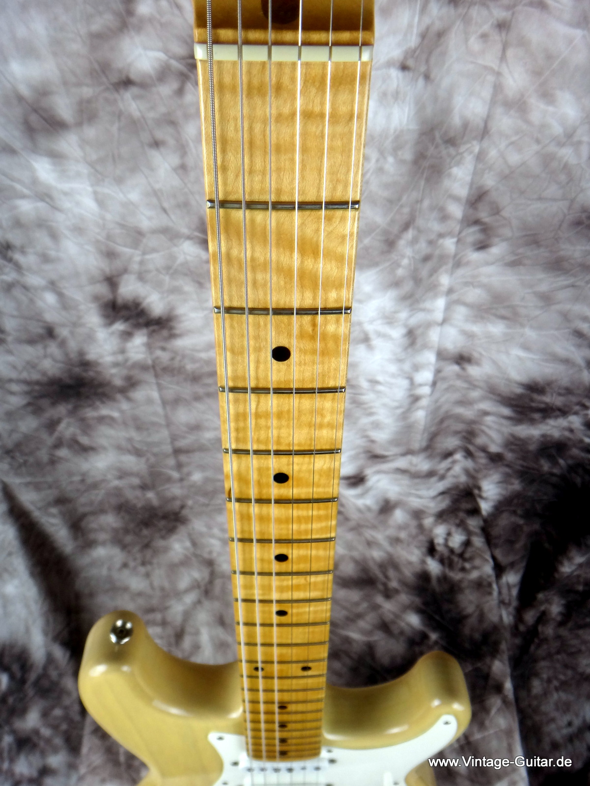 Fender-Stratocaster_1954-Reissue-Custom-Shop-Mary-Kaye-blonde-007.JPG