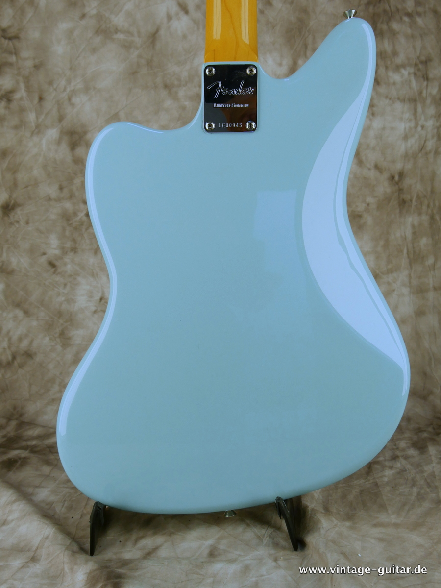 Fender-Jaguar-Thinskin-USA-2008-daphne-blue-004.JPG