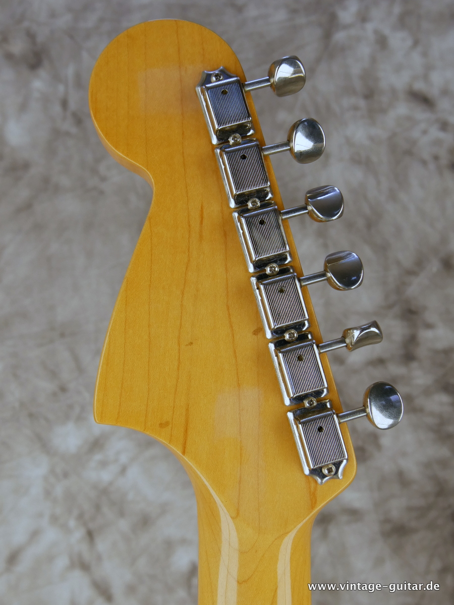 Fender-Jaguar-Thinskin-USA-2008-daphne-blue-006.JPG
