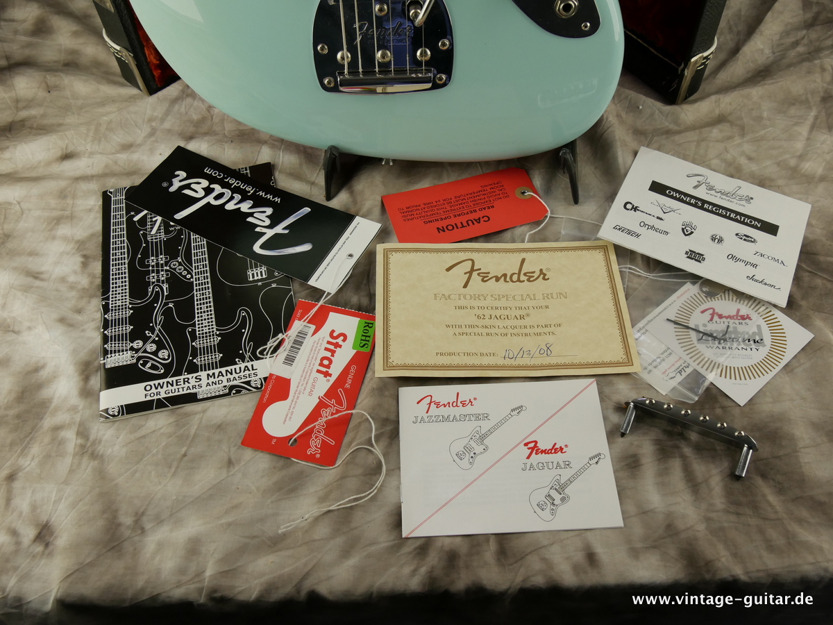 Fender-Jaguar-Thinskin-USA-2008-daphne-blue-012.JPG