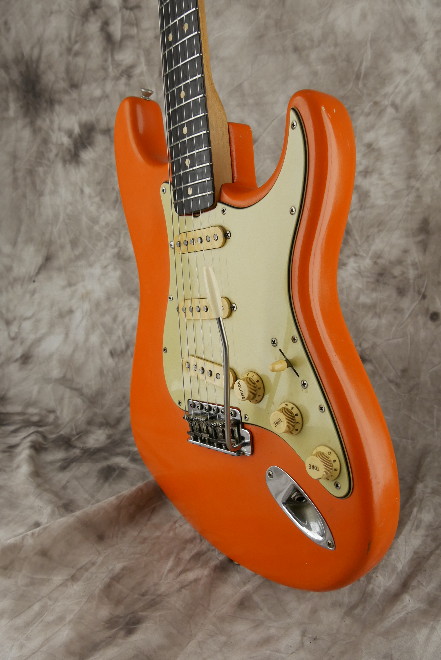 Fender-Stratocaster-1964-orange-refinish-006.JPG