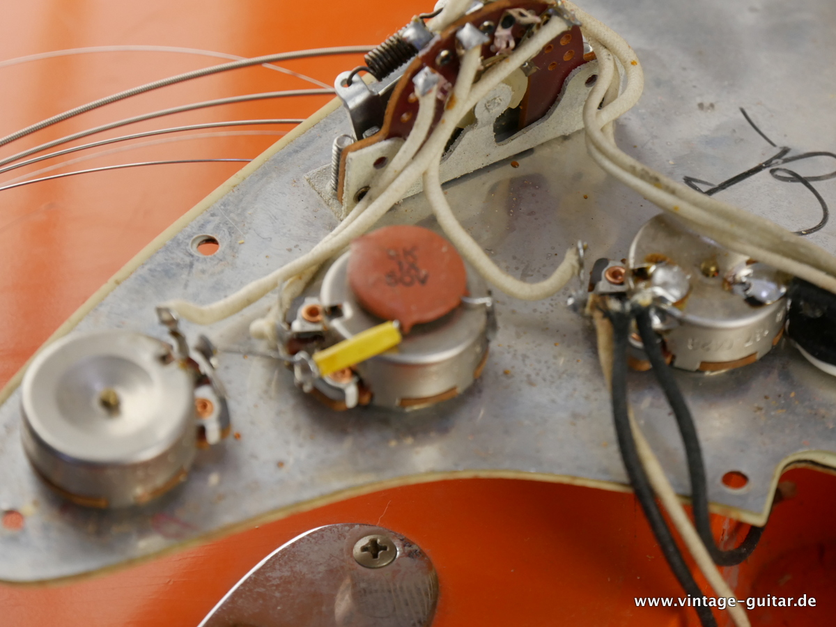 Fender-Stratocaster-1964-orange-refinish-024.JPG