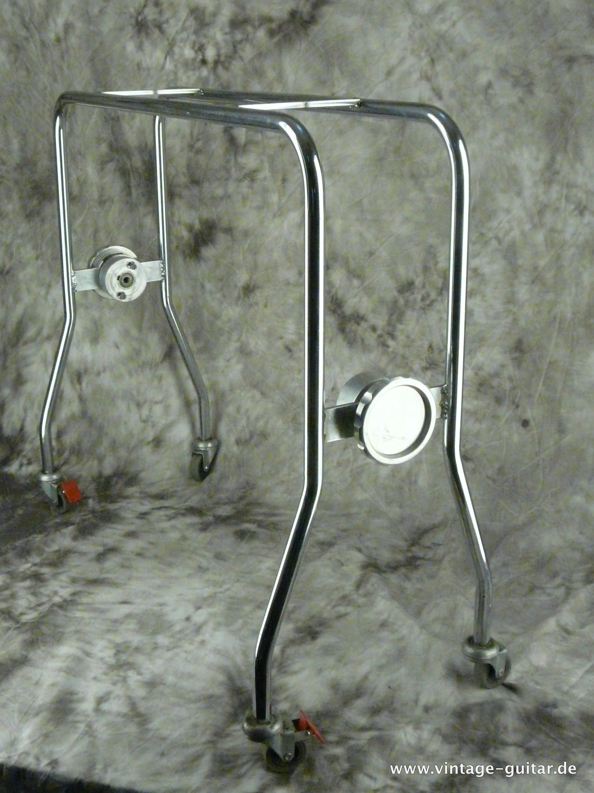 Vo-Chrome-swivel-stand-002.JPG