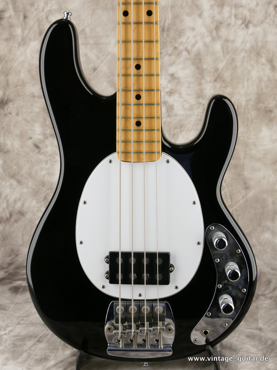 Musicman-Stingray-1979-black-002.JPG