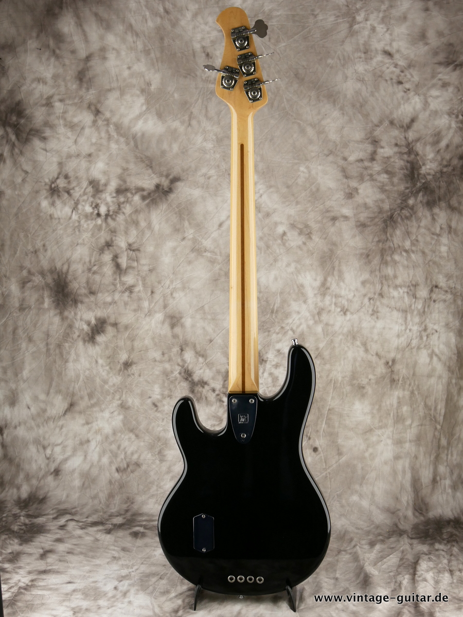 Musicman-Stingray-1979-black-003.JPG