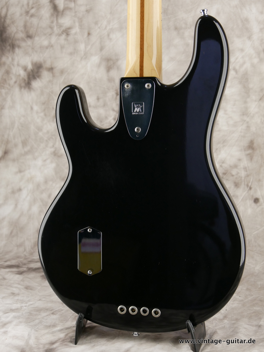 Musicman-Stingray-1979-black-004.JPG