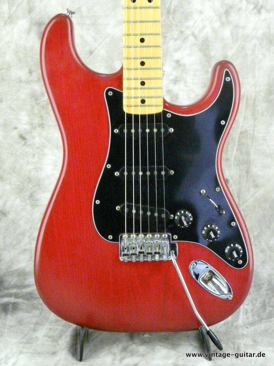 img/vintage/3217/Fender_Stratocaster-1980-winered-002.JPG