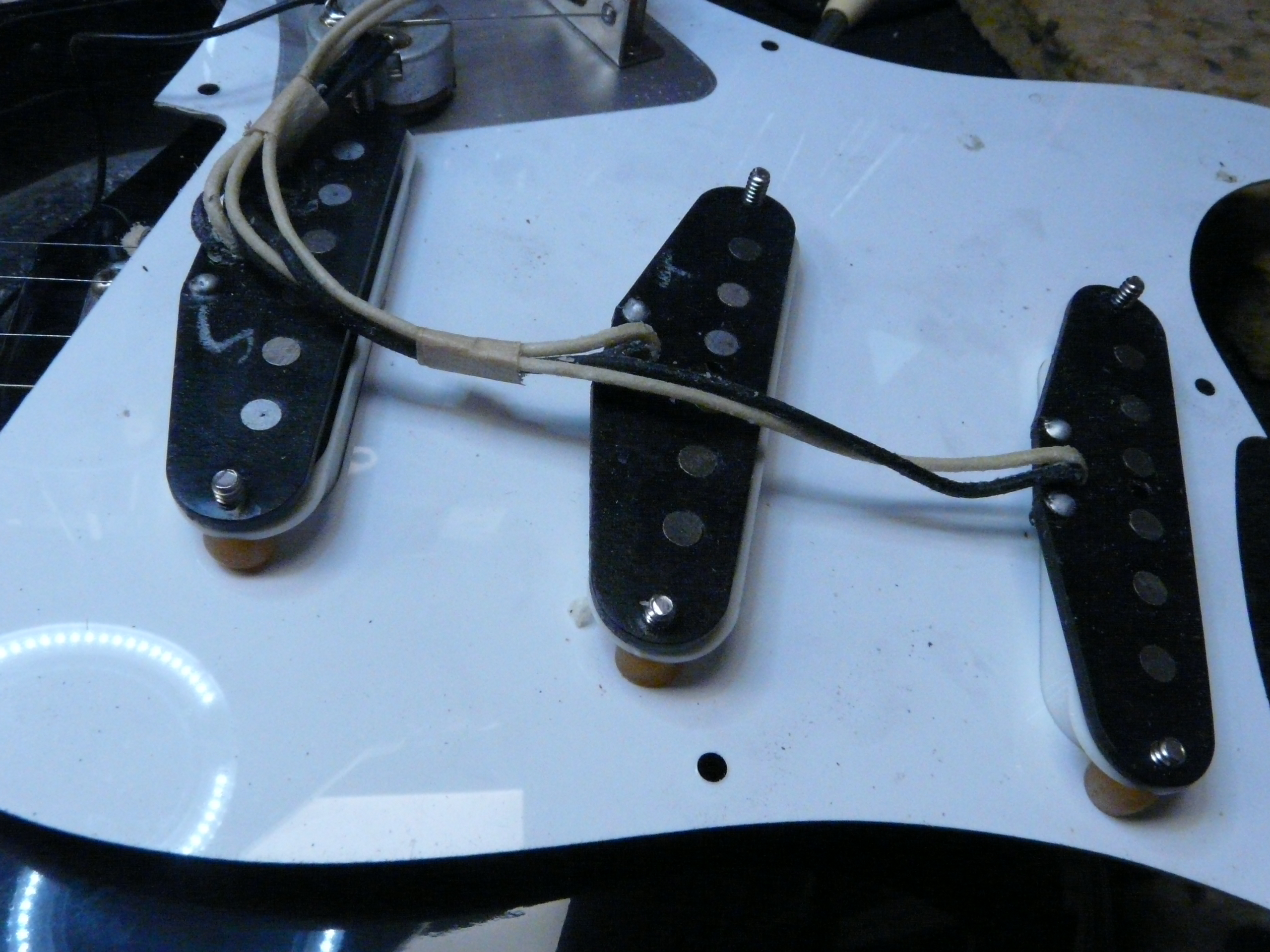 X-Squier-Fender-Stratocaster-JV-1984-black-004.JPG