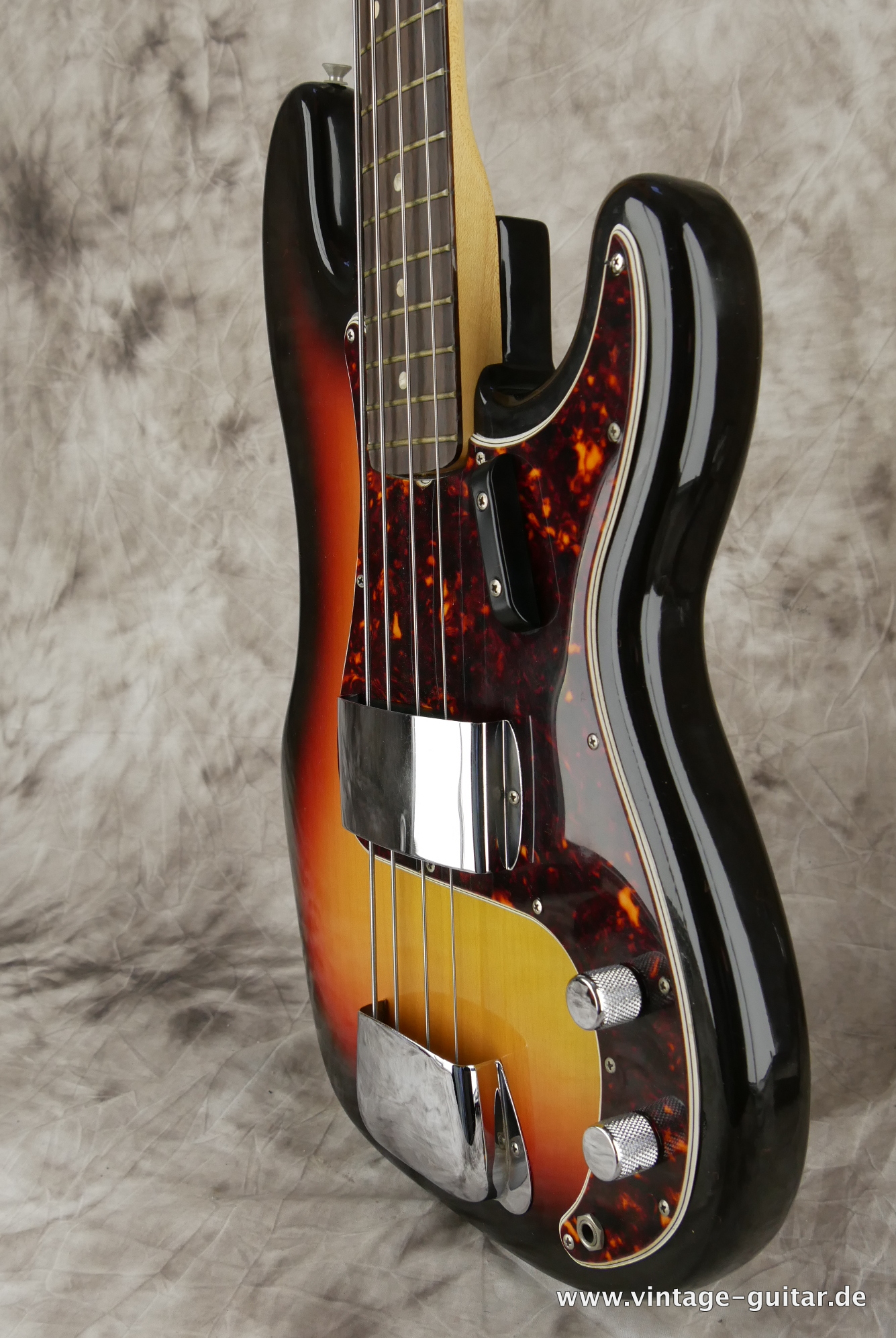 Fender-Precision-Bass-1965-sunburst-mint-condition-006.JPG