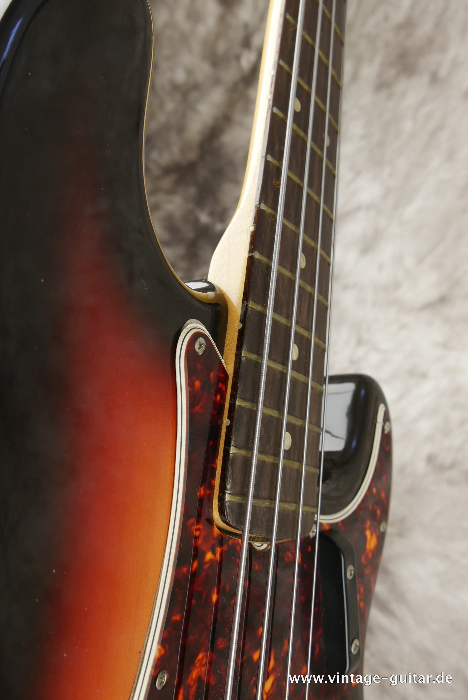 Fender-Precision-Bass-1965-sunburst-mint-condition-014.JPG