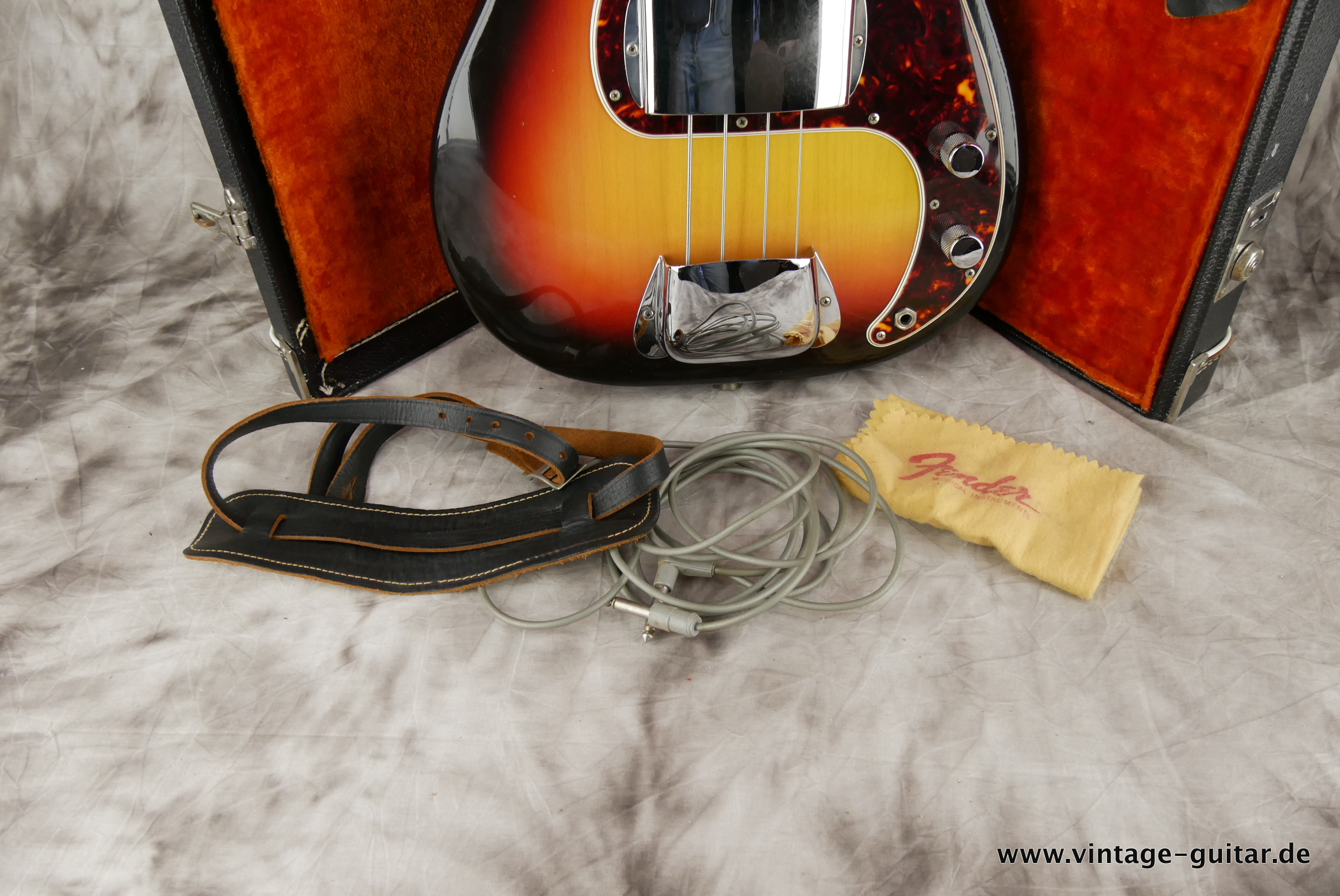 Fender-Precision-Bass-1965-sunburst-mint-condition-016.JPG