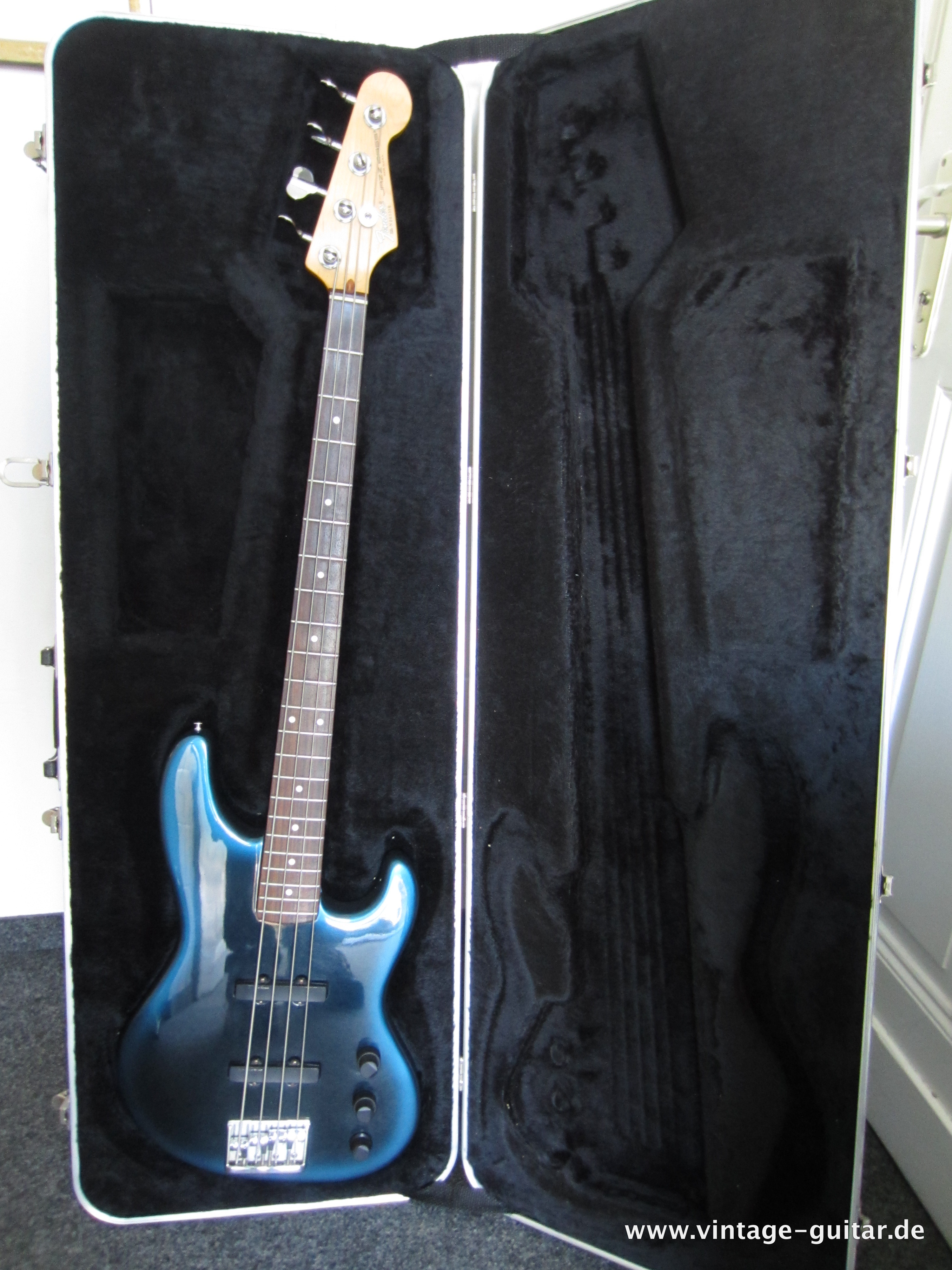 Fender-Jazz-Bass-Special-1990-blue-burst-001.jpg