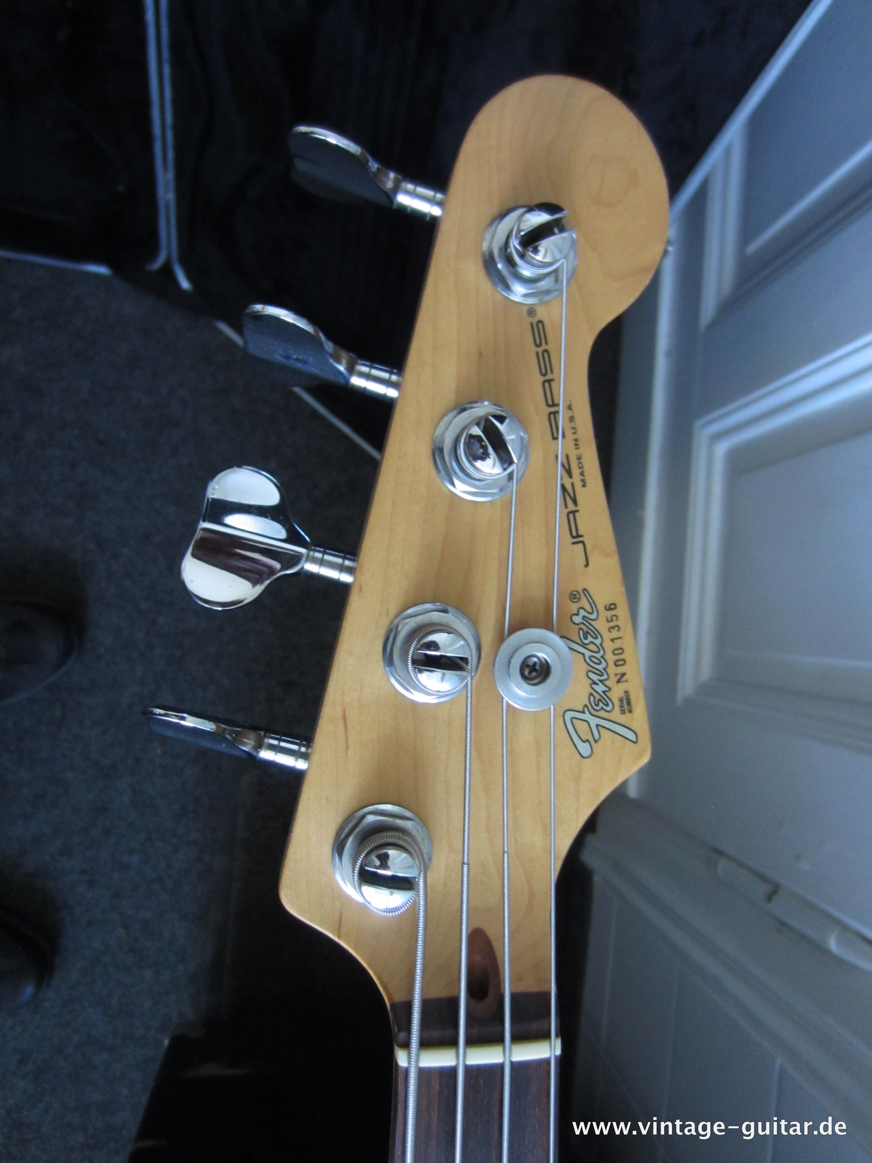Fender-Jazz-Bass-Special-1990-blue-burst-003.jpg