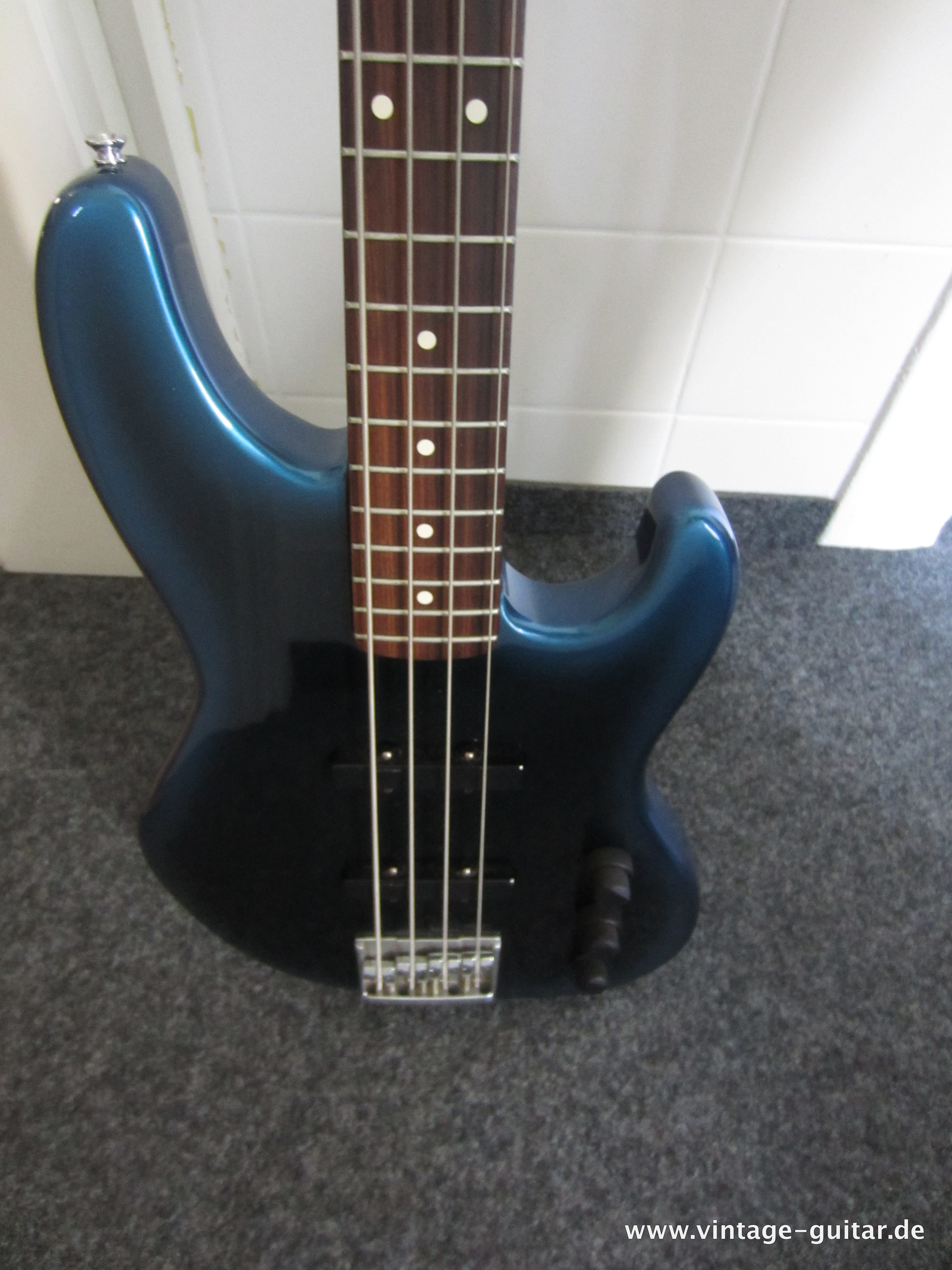 Fender-Jazz-Bass-Special-1990-blue-burst-004.jpg