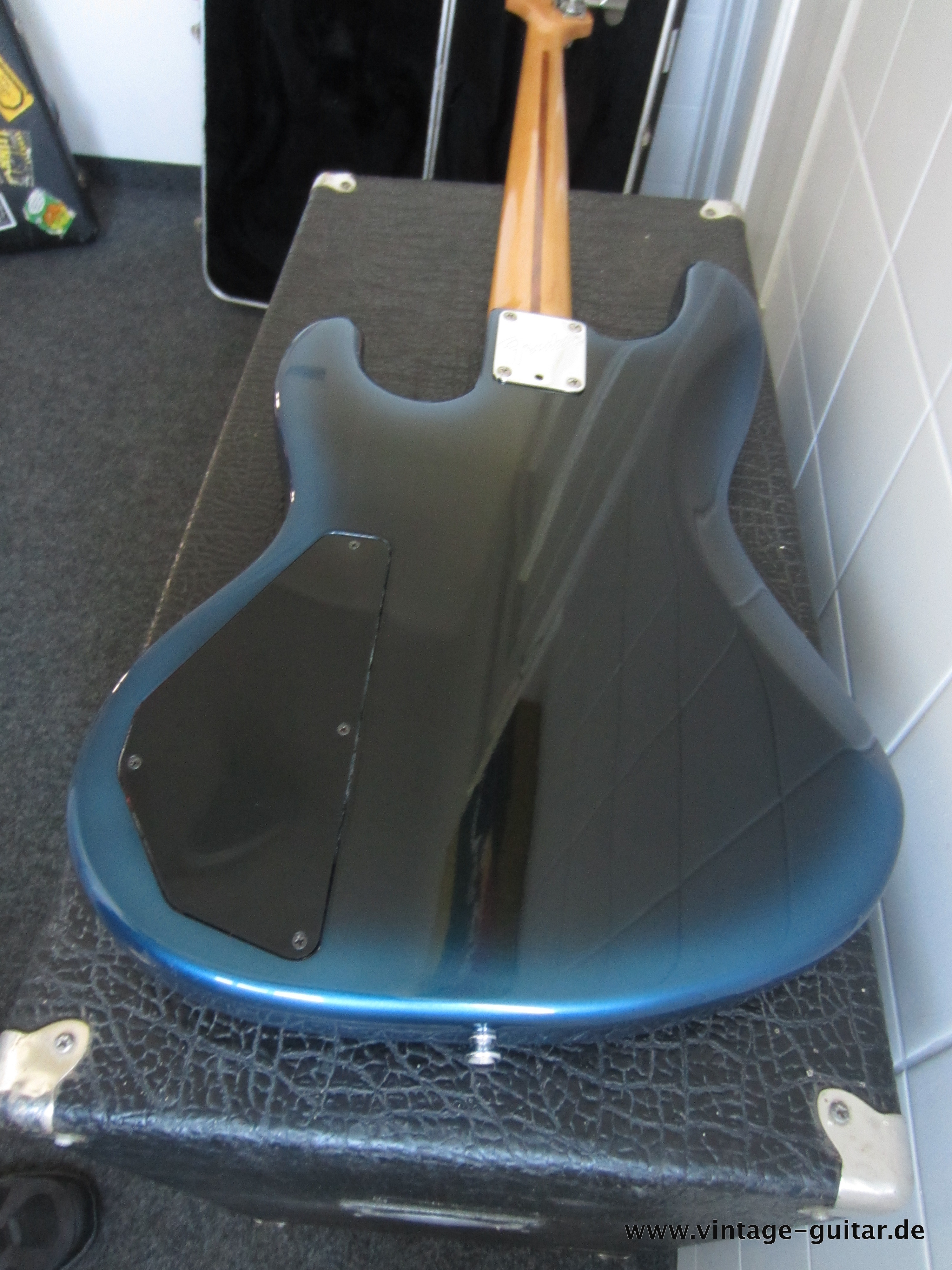 Fender-Jazz-Bass-Special-1990-blue-burst-006.jpg