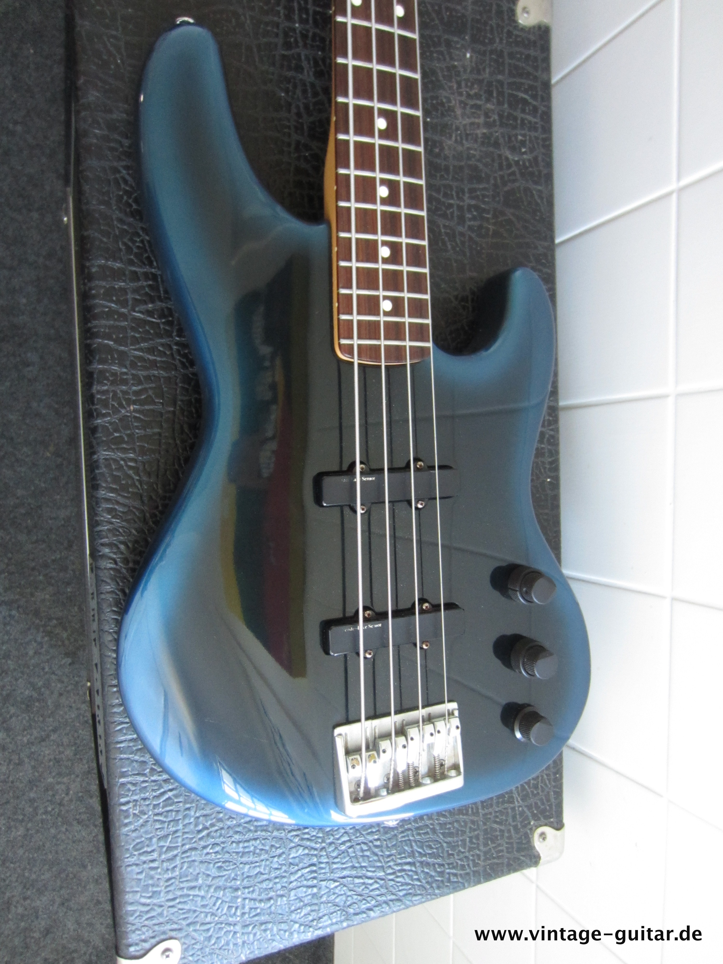 Fender-Jazz-Bass-Special-1990-blue-burst-007.jpg