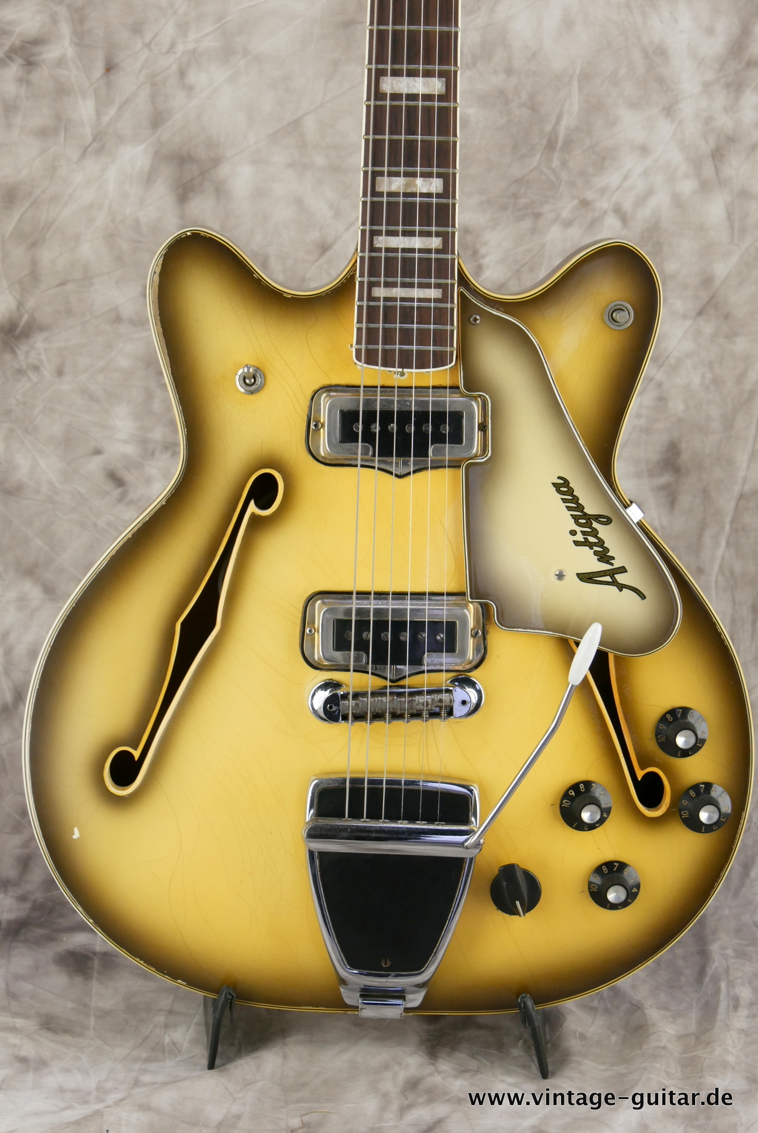 Fender_coronado-II-1968-Antigua-002.JPG