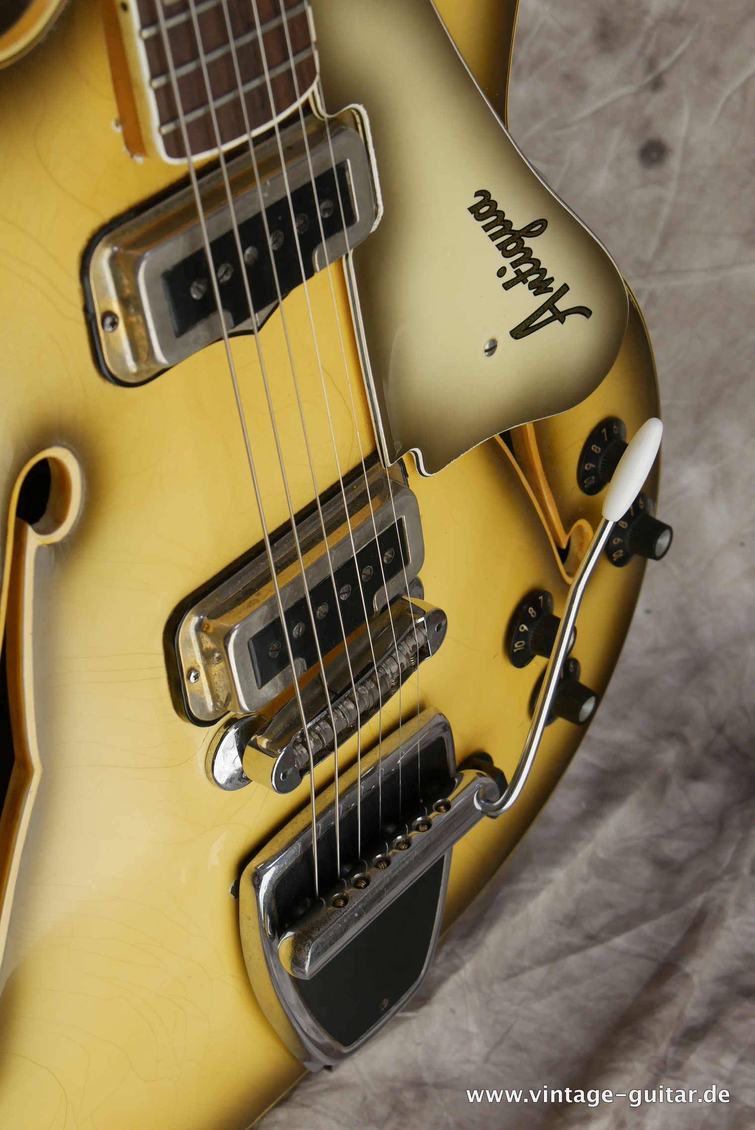 Fender_coronado-II-1968-Antigua-010.JPG