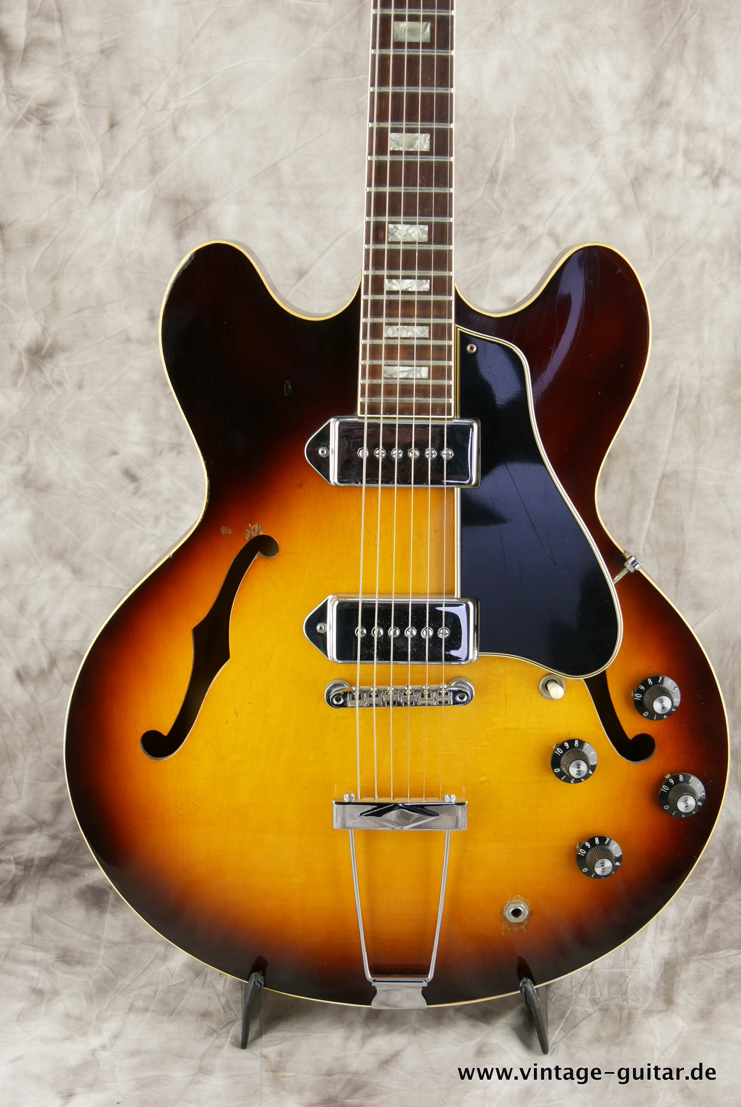 Gibson-ES-330-1967-sunburst-002.JPG