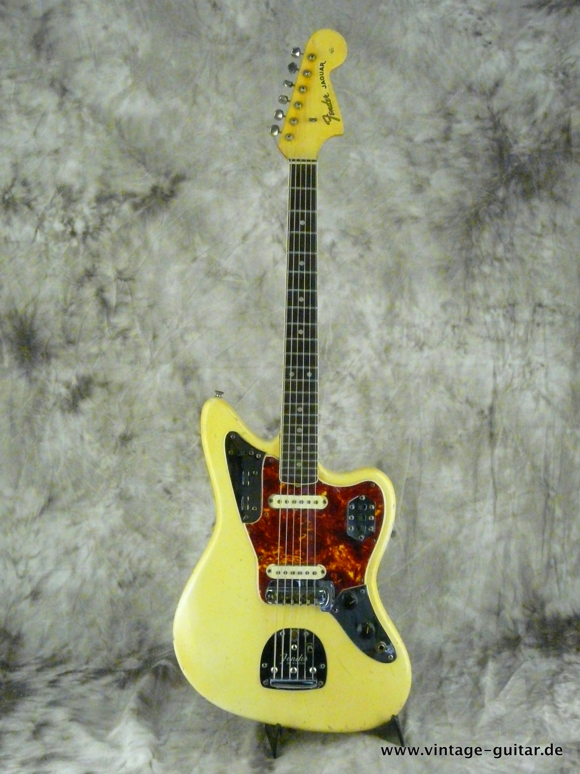 Fender-Jaguar-1965-olympic-white-001.JPG