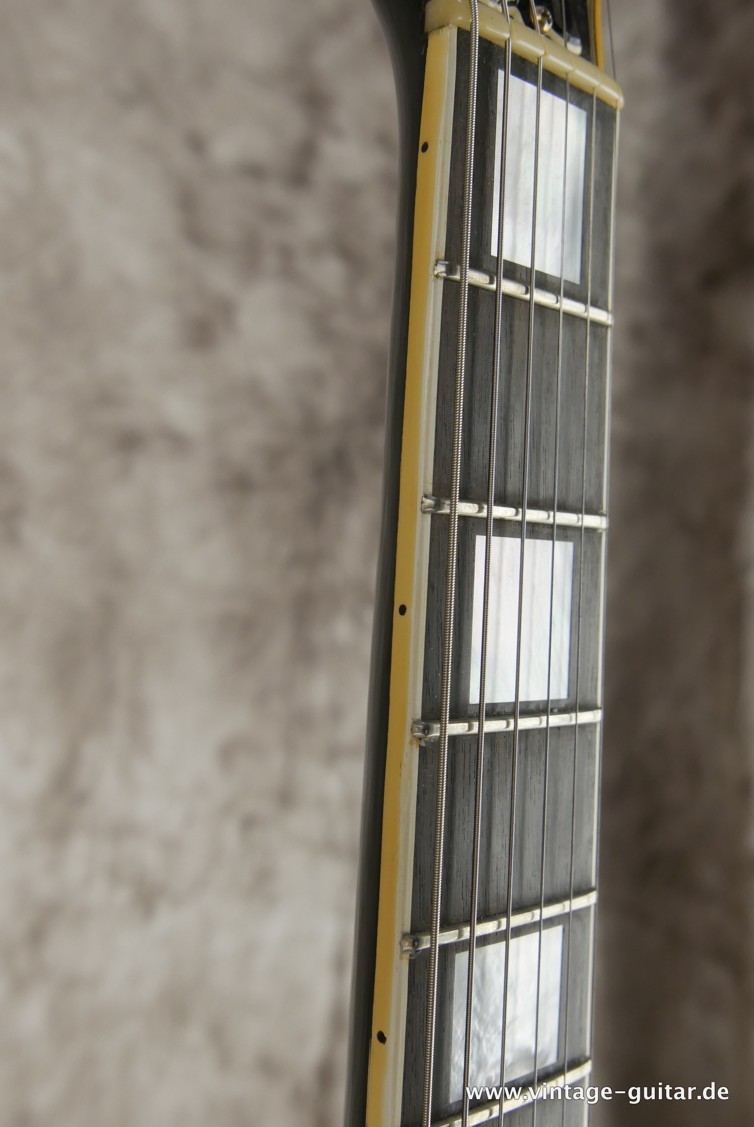 Gibson-Les-Paul-Custom-1974-black-009.JPG
