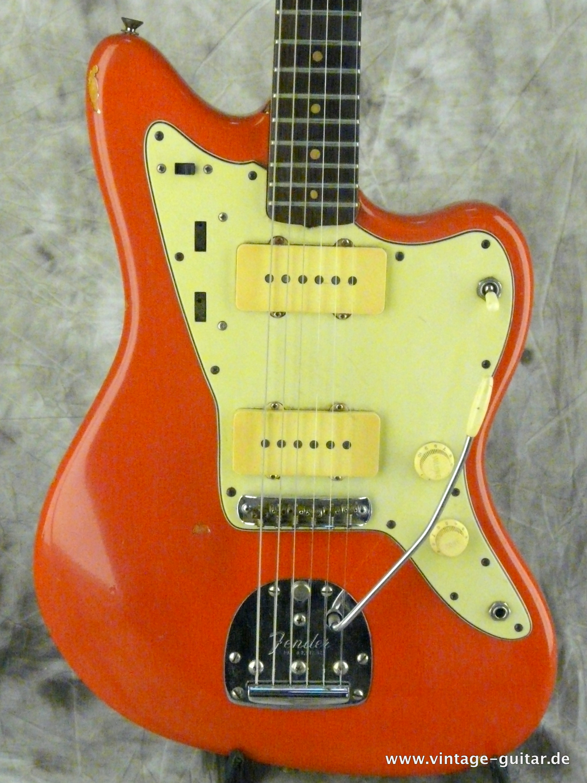 Fender-Jazzmaster-1964-refinished-fiesta-red-002.JPG