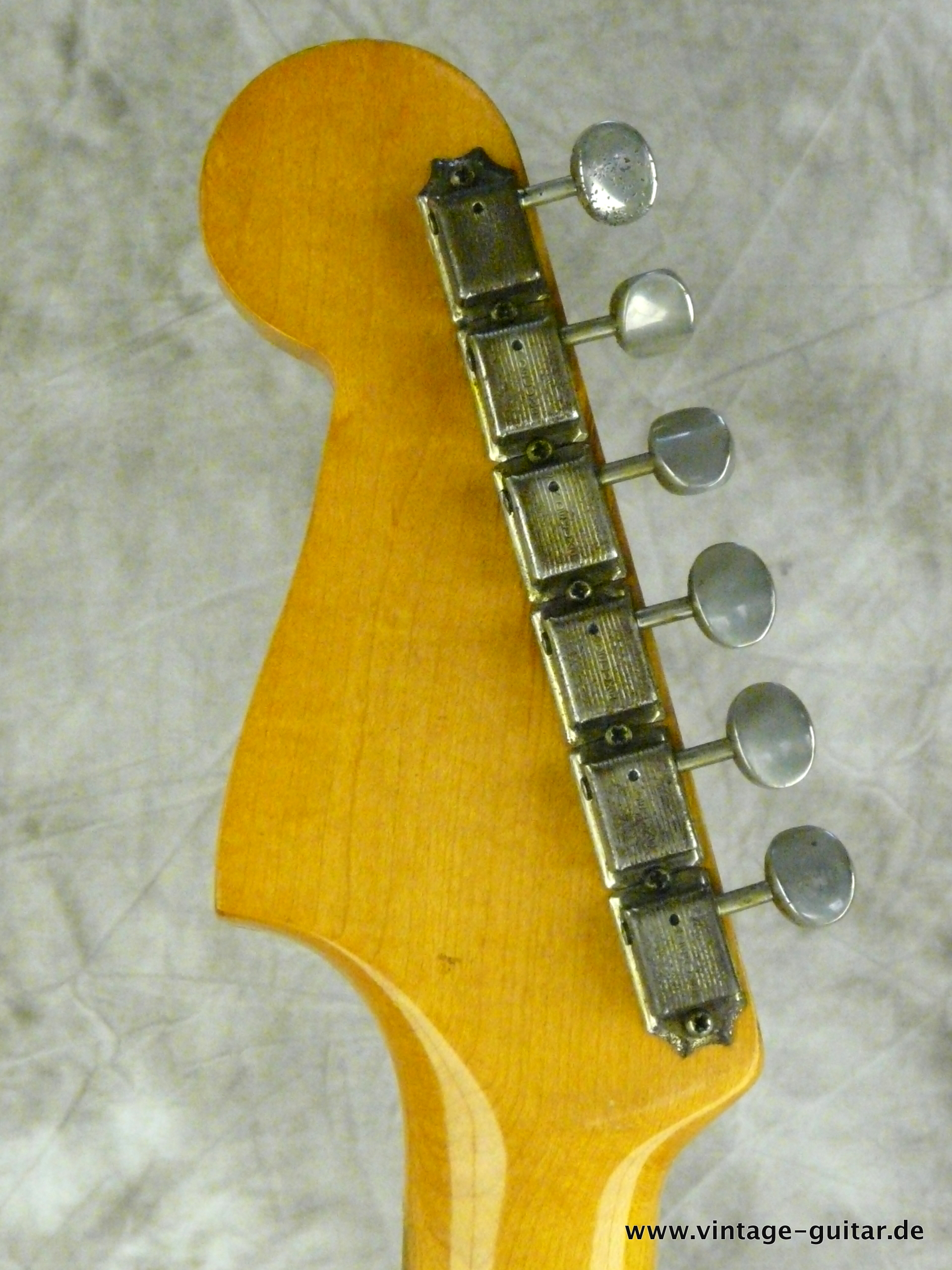 Fender-Jazzmaster-1964-refinished-fiesta-red-006.JPG