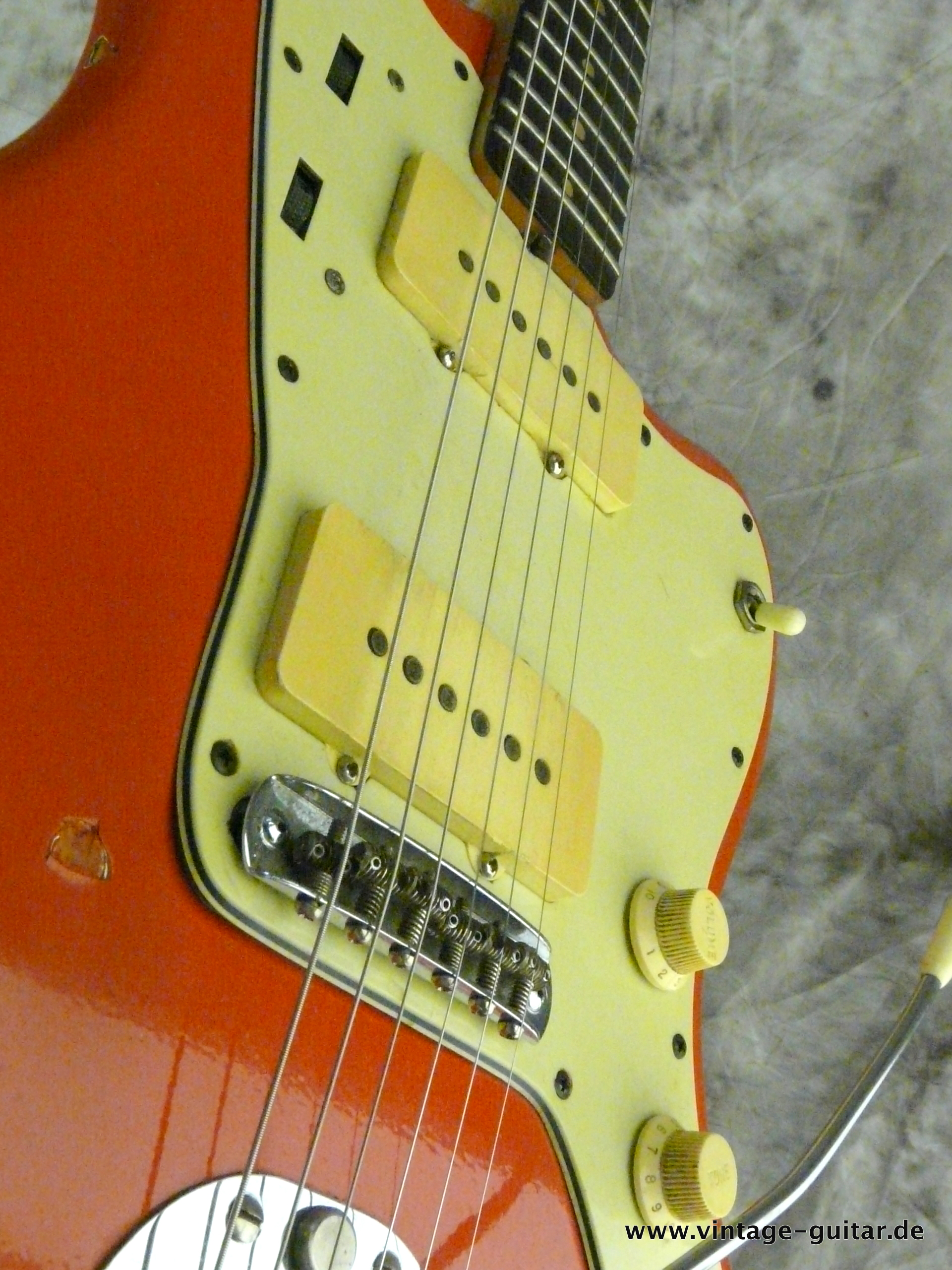 Fender-Jazzmaster-1964-refinished-fiesta-red-010.JPG