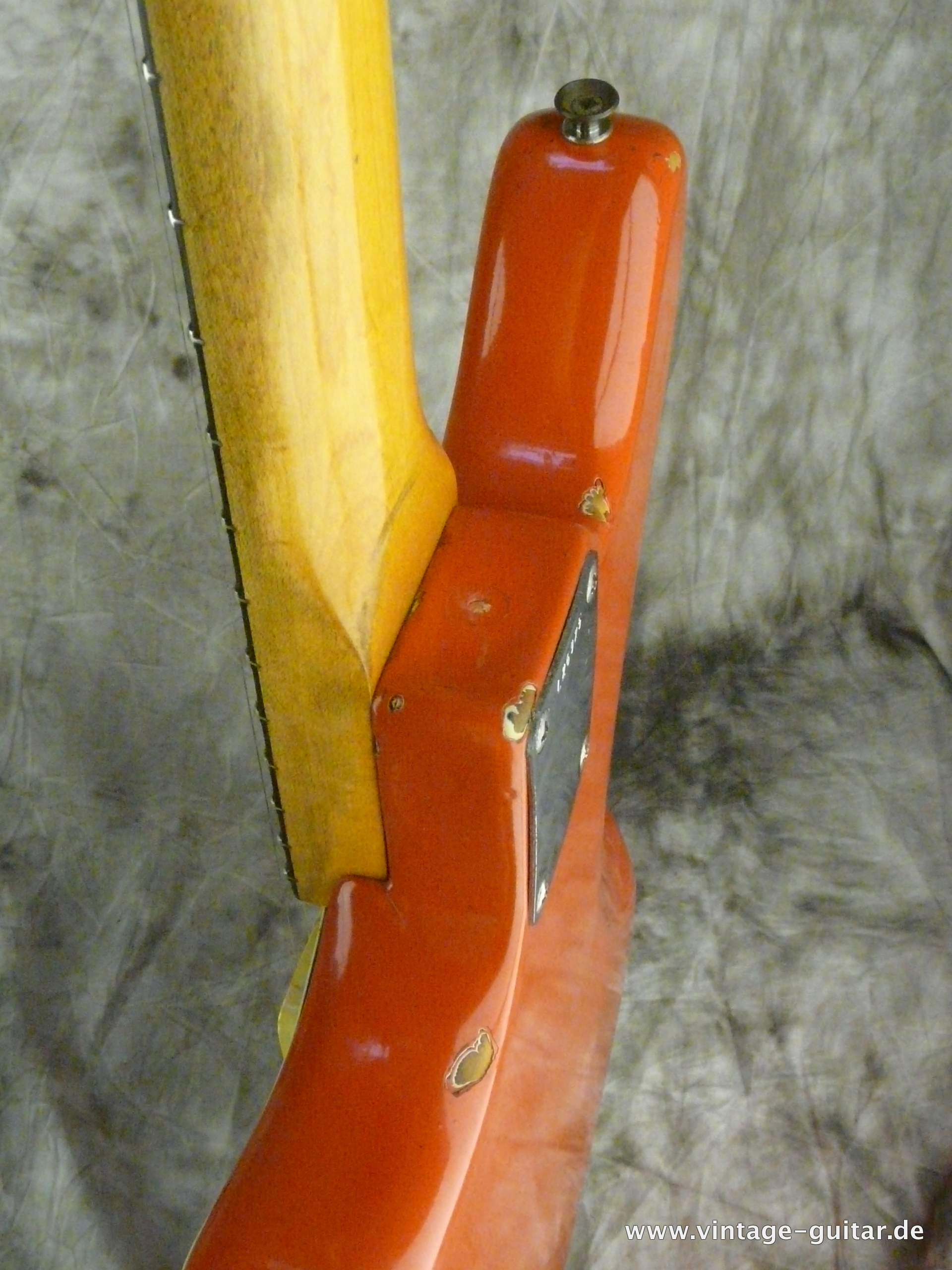 Fender-Jazzmaster-1964-refinished-fiesta-red-014.JPG