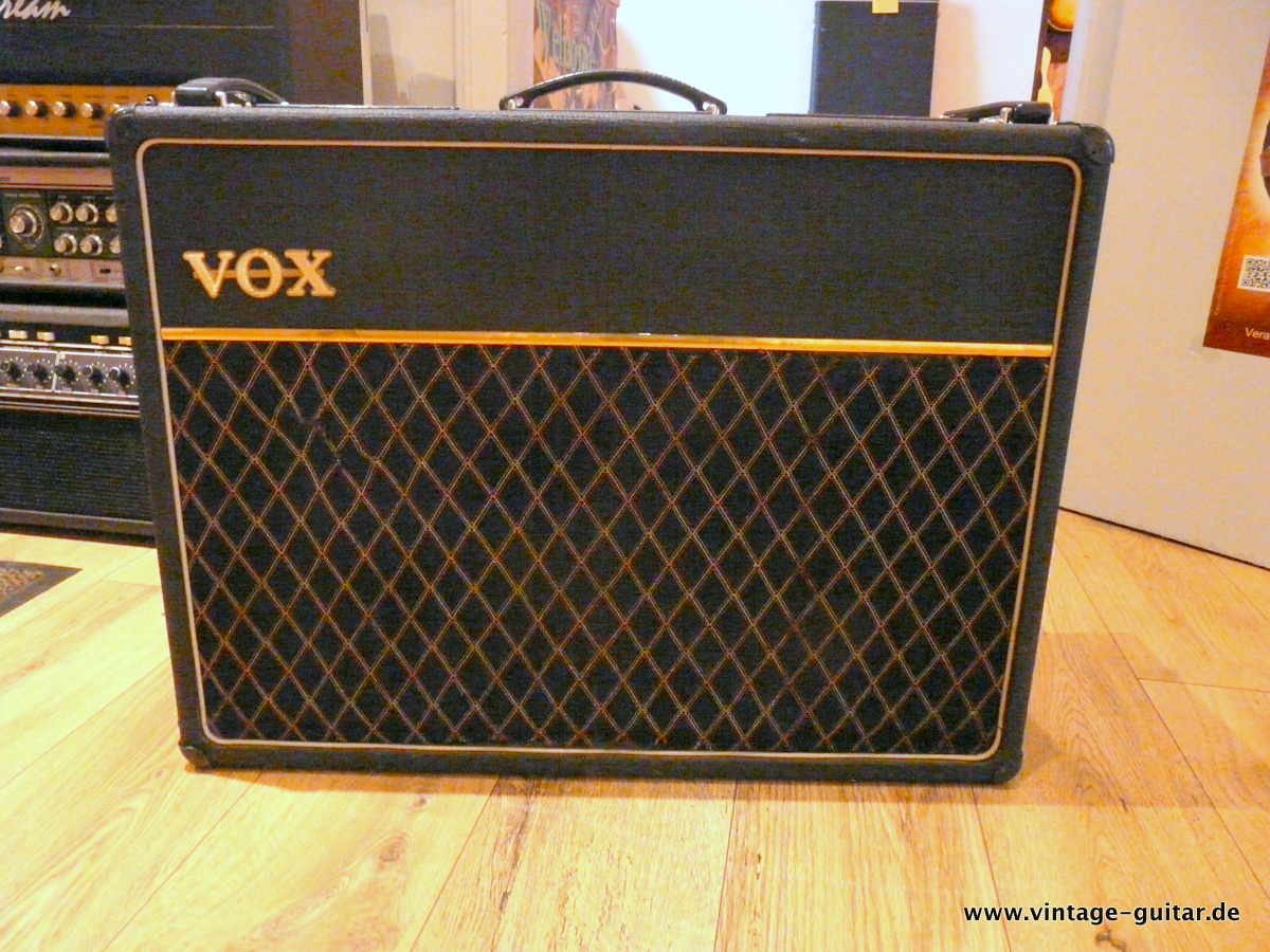 Vox-AC-30-1966-silver-bulldogs-001.JPG