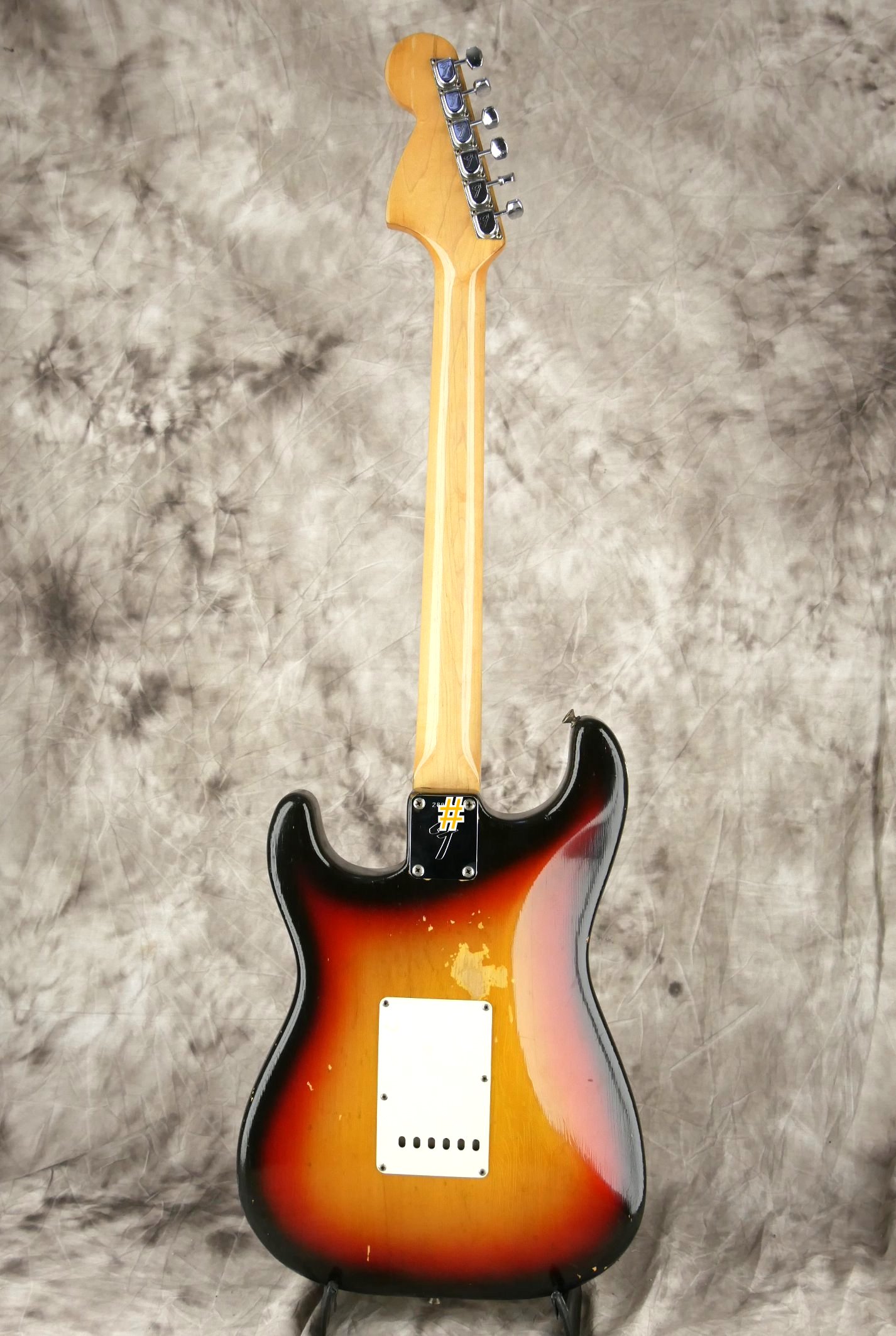 Fender_Stratocaster-1970_sunburst-tremolo-003.JPG