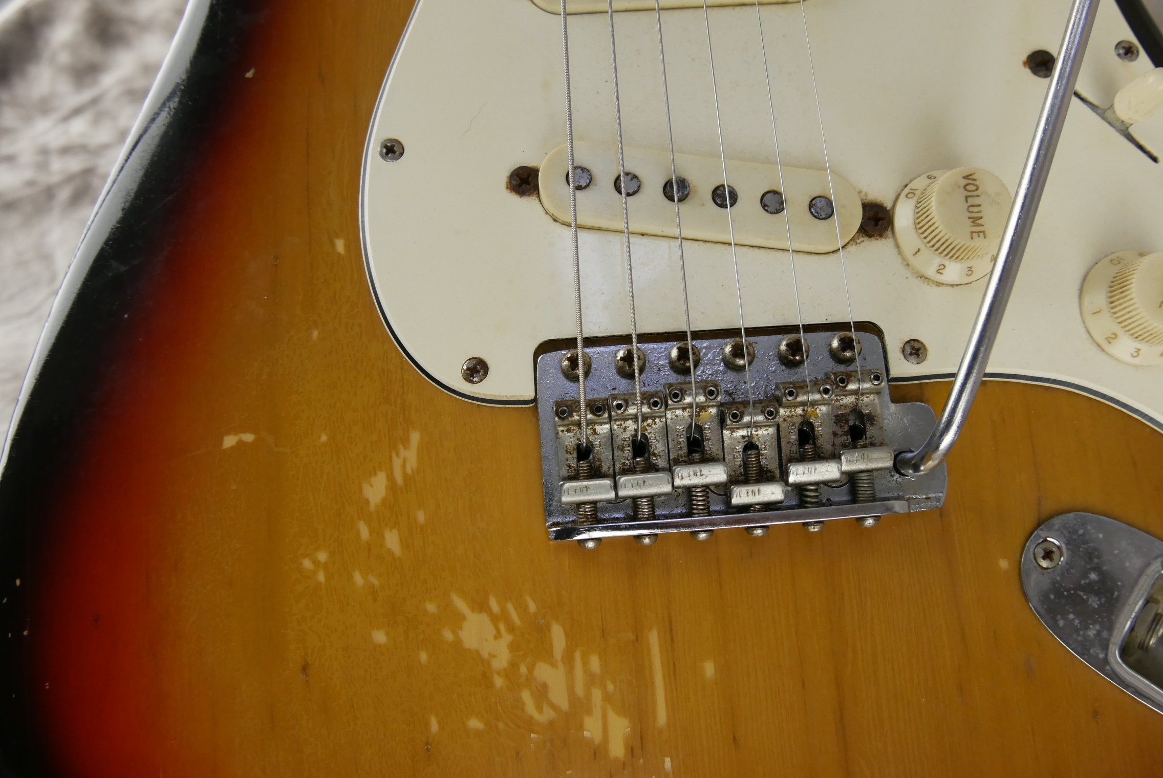 Fender_Stratocaster-1970_sunburst-tremolo-014.JPG