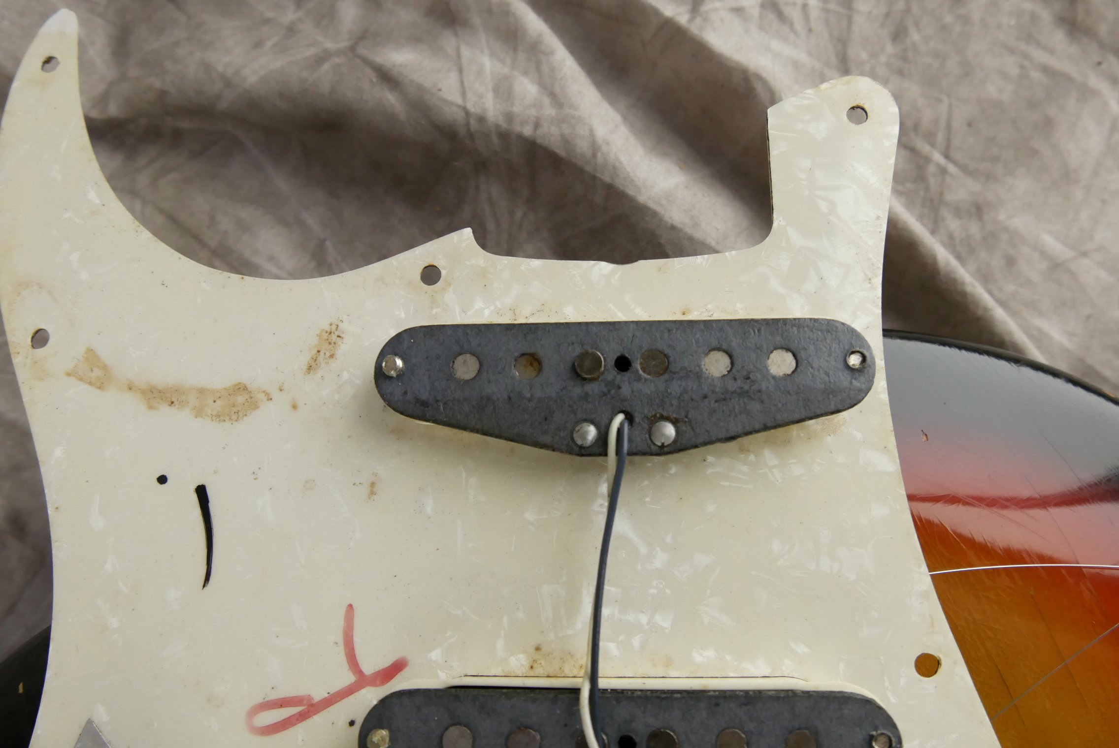 Fender_Stratocaster-1970_sunburst-tremolo-020.JPG