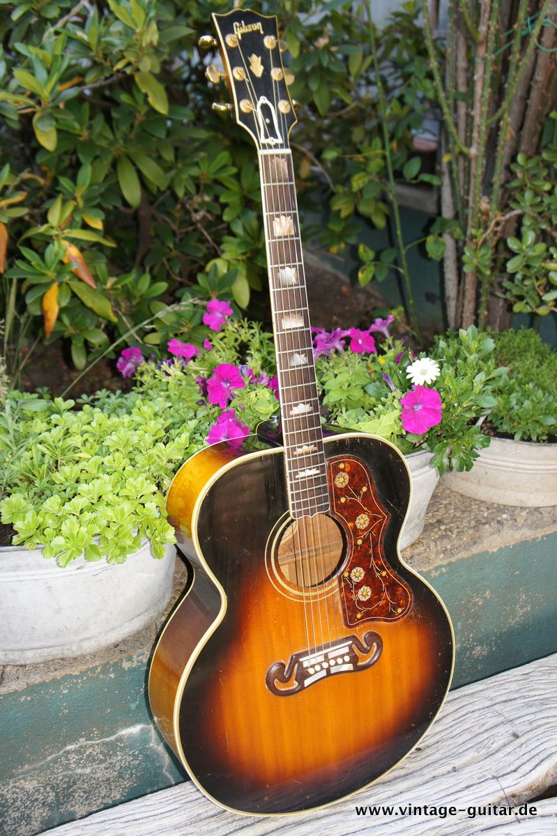 Gibson-SJ-200-1954-sunburst-002.jpg