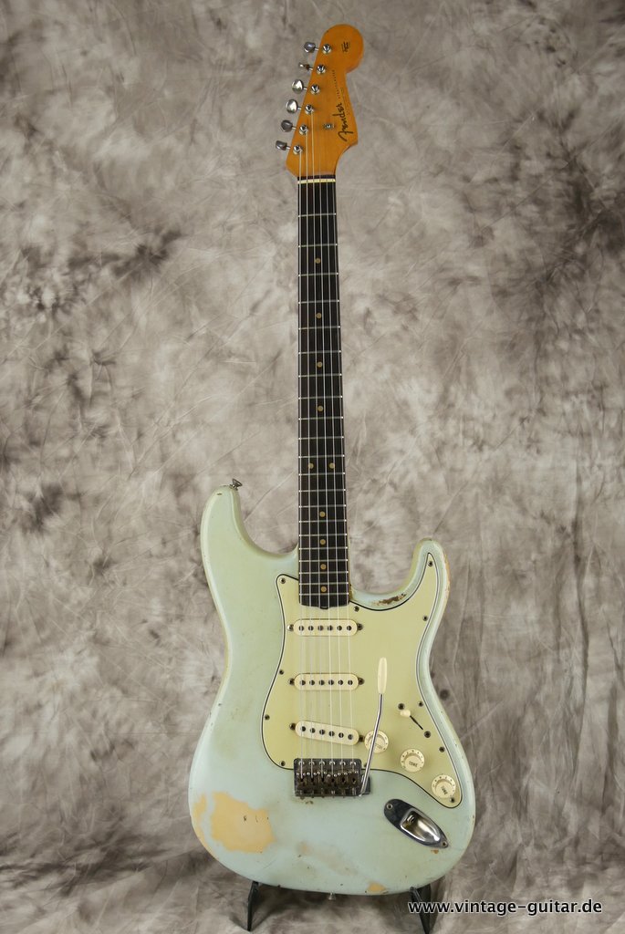 Fender-Stratocaster-1963-Sonic-Blue-001.jpg