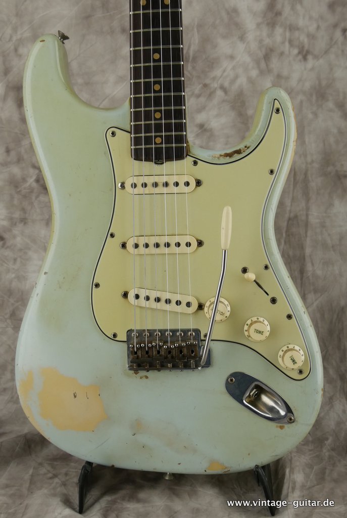 Fender-Stratocaster-1963-Sonic-Blue-002.jpg