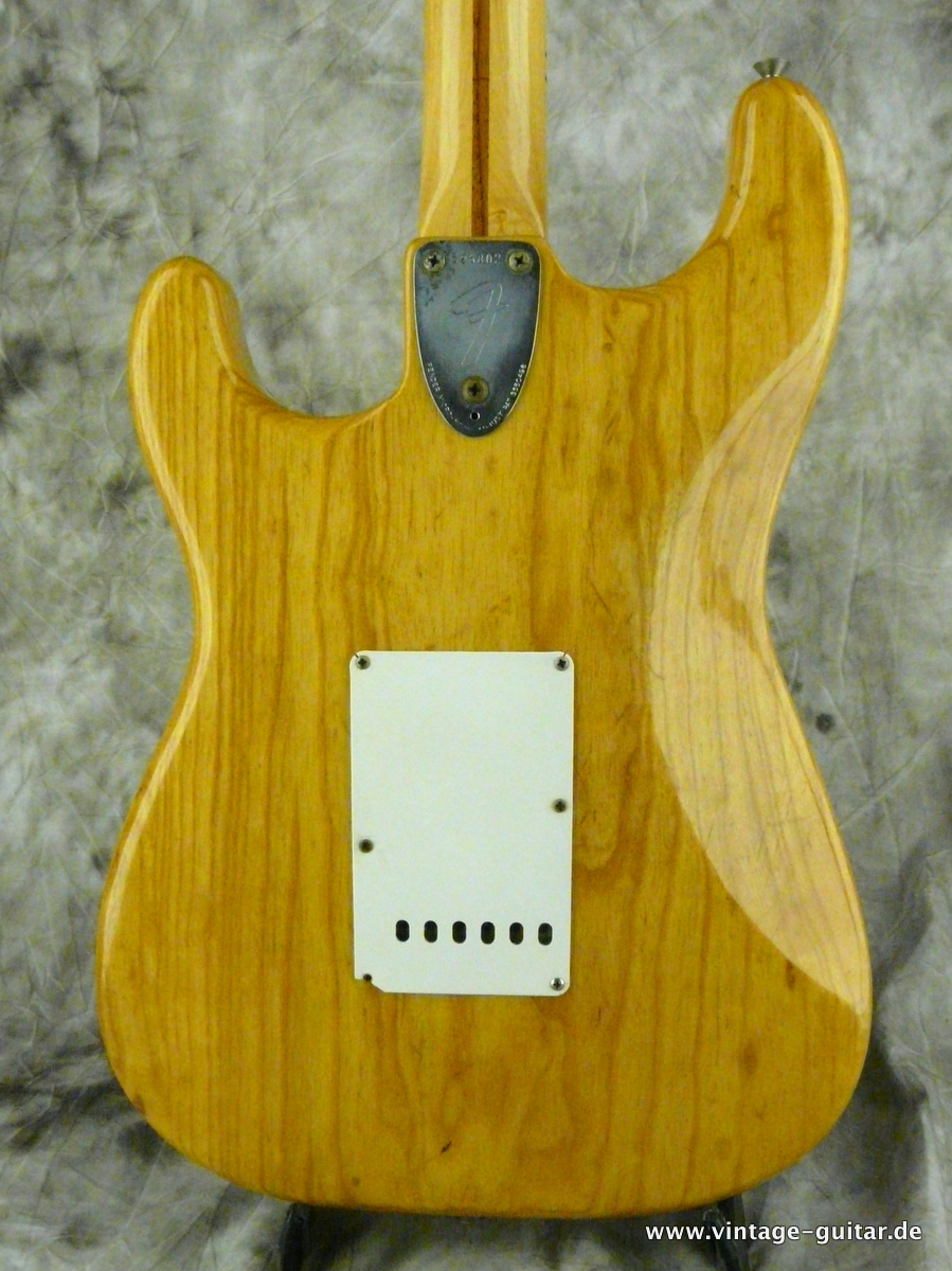 Fender-Stratocaster-Natural-black-white-parts-1974-003.JPG
