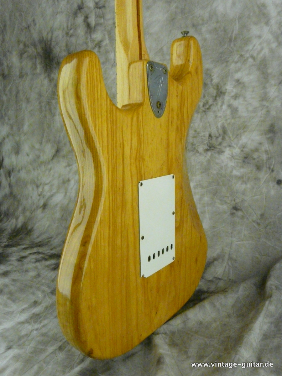 Fender-Stratocaster-Natural-black-white-parts-1974-007.JPG