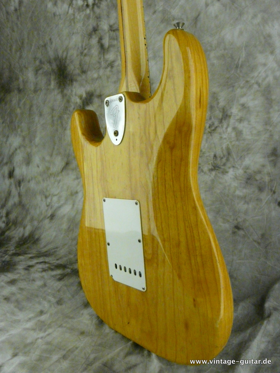 Fender-Stratocaster-Natural-black-white-parts-1974-008.JPG