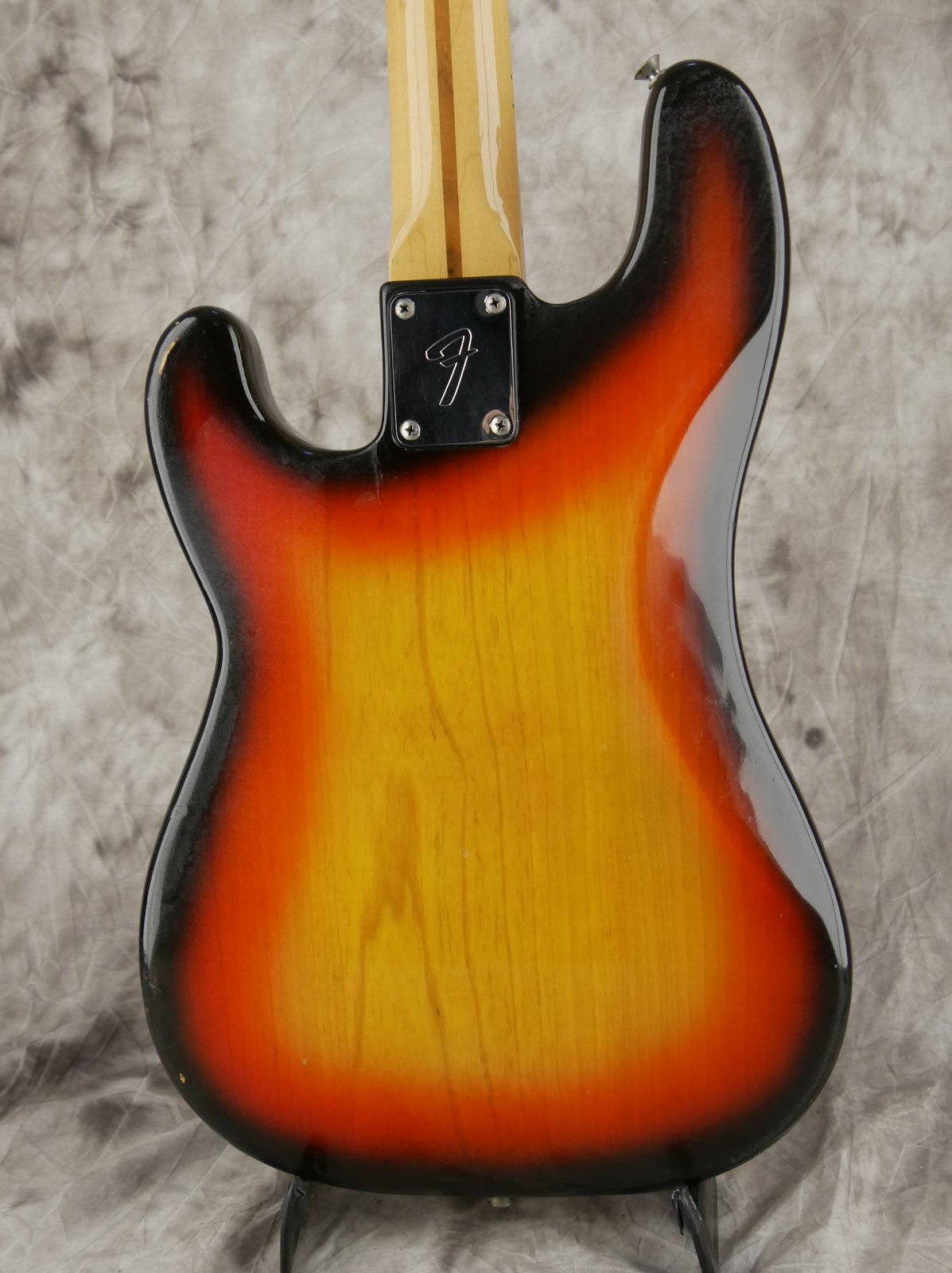 Fender-Precision-Bass-1979-sunburst-004.JPG