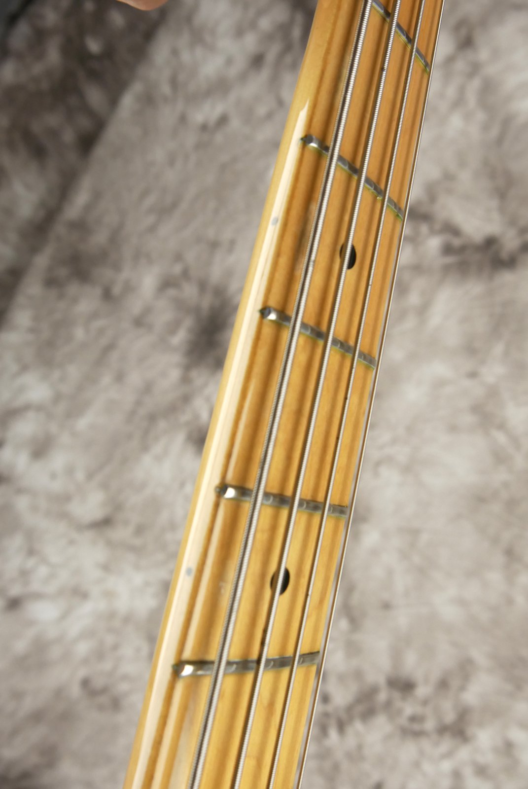 Fender-Precision-Bass-1979-sunburst-008.JPG